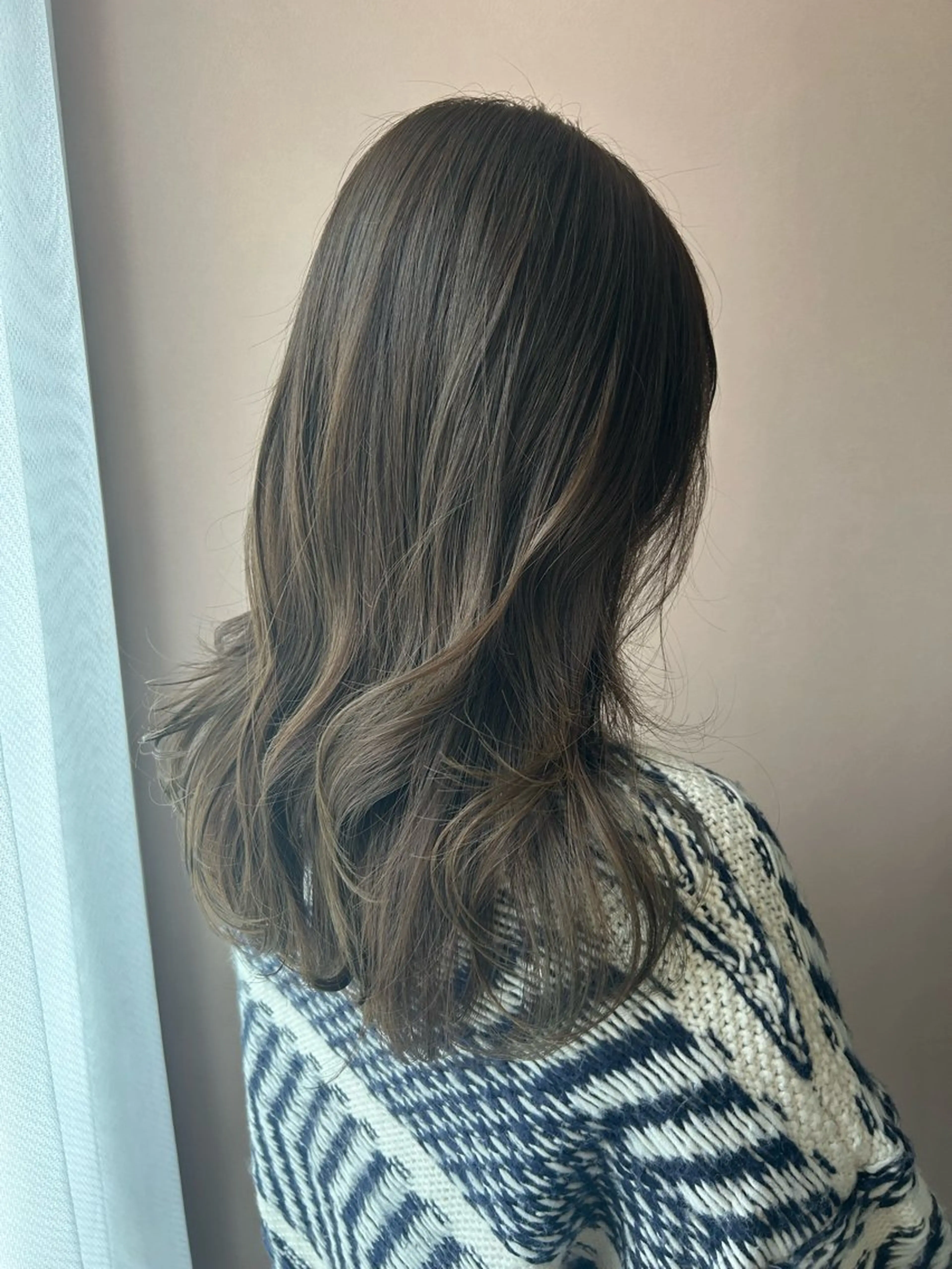 ロング カラー アッシュ ブリーチ 透明感カラー ブリーチなしカラー オリーブアッシュ カット ヘアカラー トリートメント hub hair レイヤー/透明感のヘアスタイル