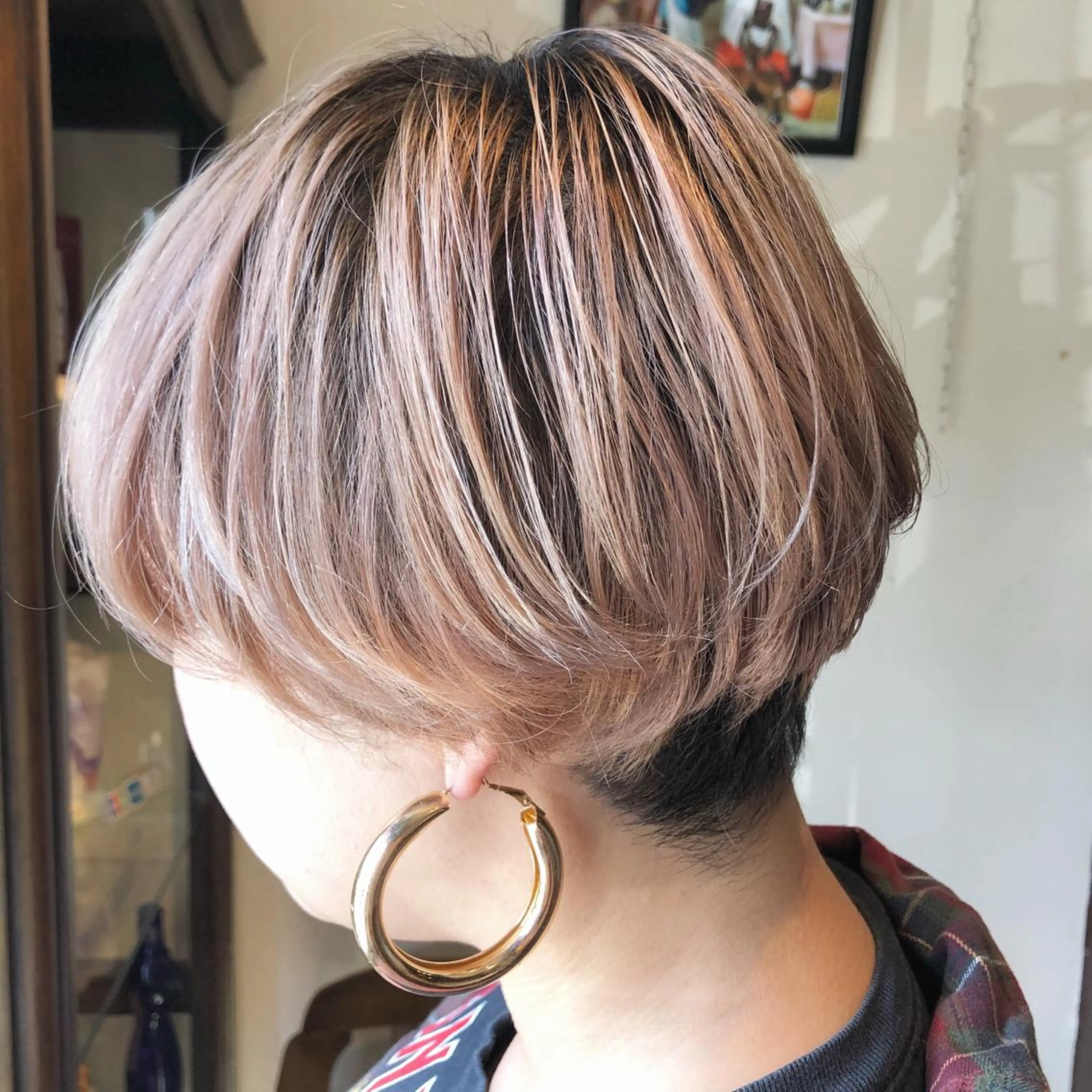 ショート カラー ブリーチ ヘアカラー 吉川 愛美李のヘアスタイル