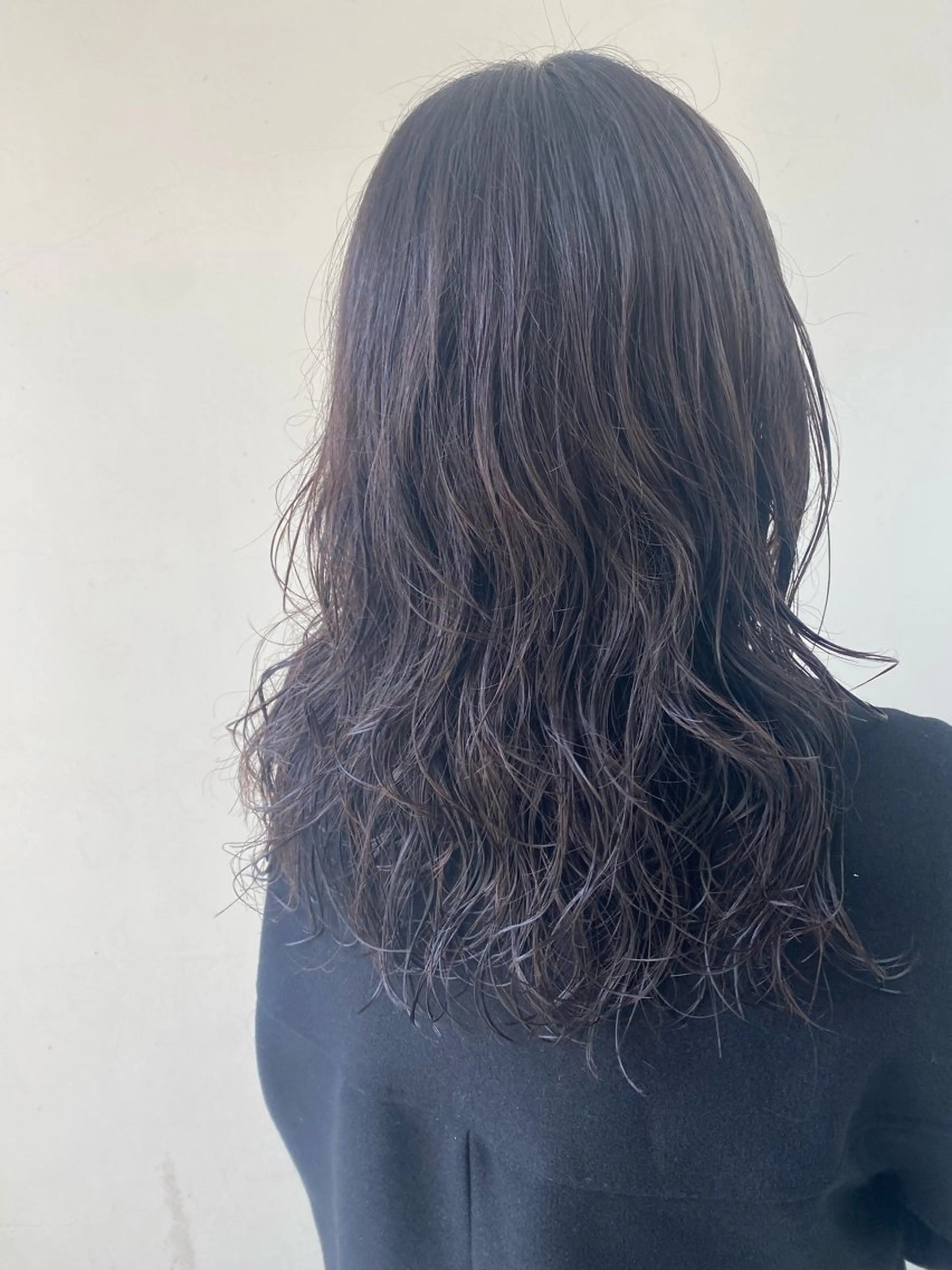ロング パーマ ロング 岡田 真弥のヘアスタイル