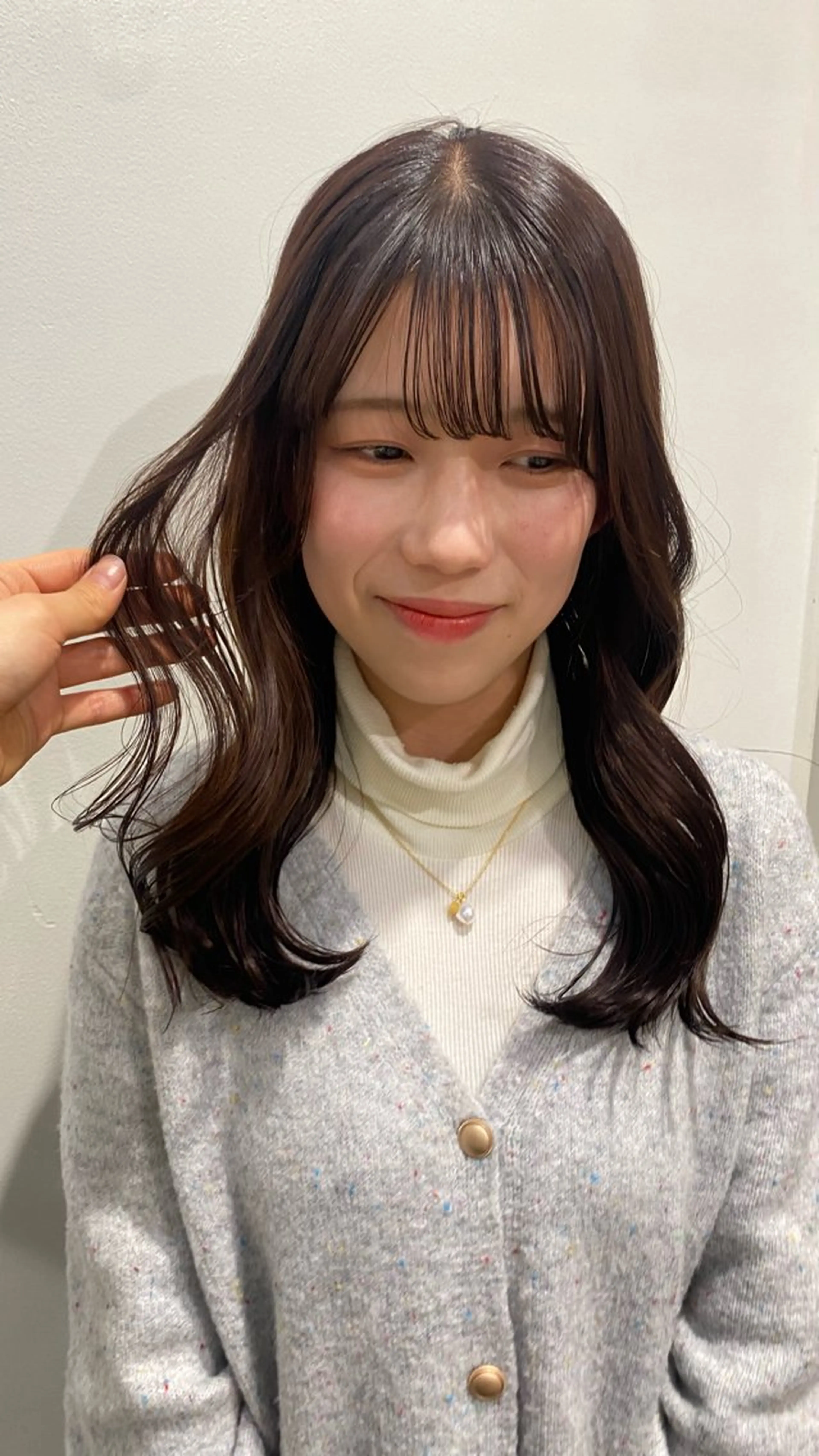 ロング カラー 磯谷 朋のヘアスタイル