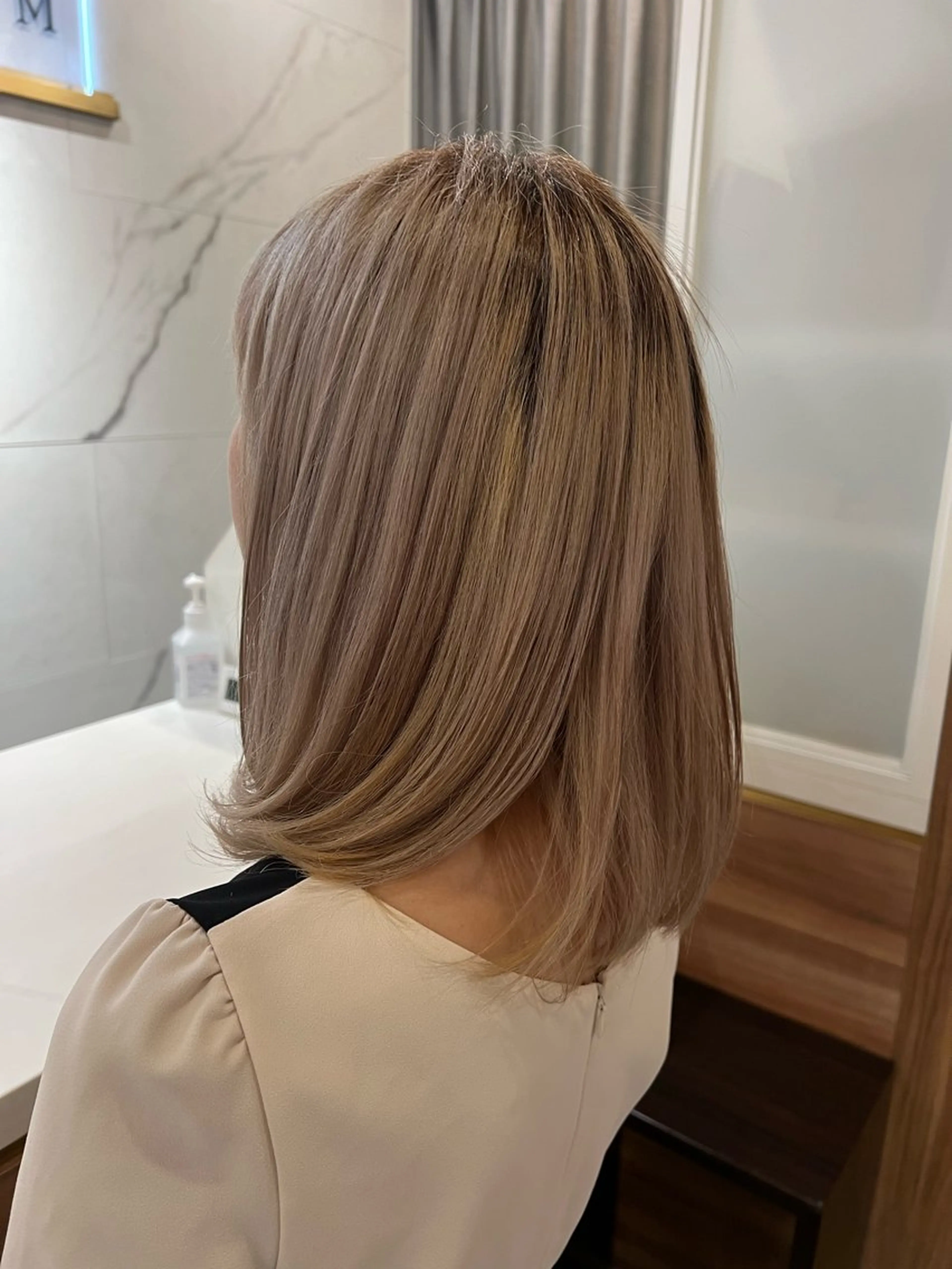 セミロング レイヤーカット 村中 逸紀のヘアスタイル
