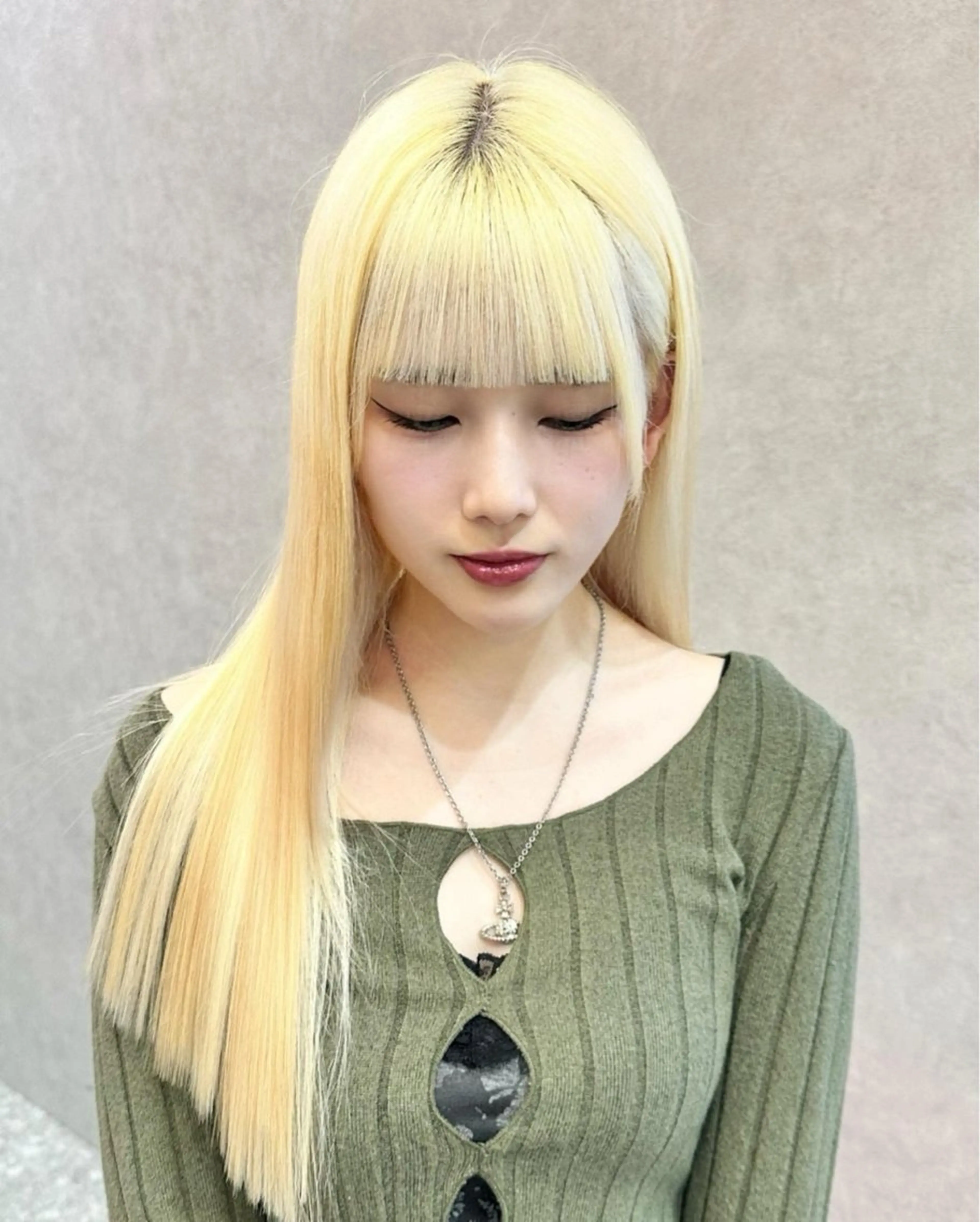 カラー ブリーチ ブロンド 💖しの💖韓国ヘア レイヤーカットのヘアスタイル