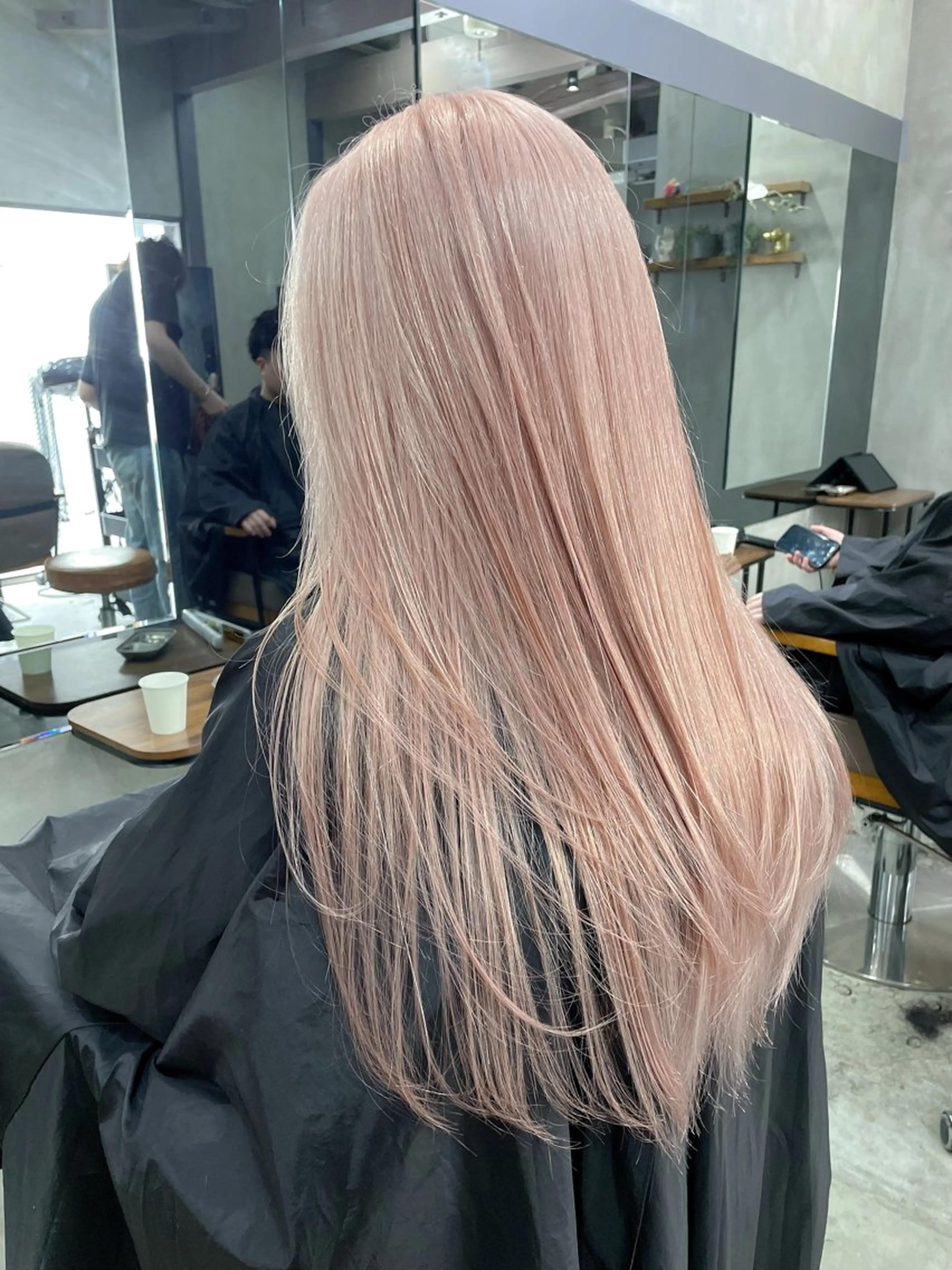 ロング カラー ピンクカラー レイヤーカット AIRI layer cut hairのヘアスタイル