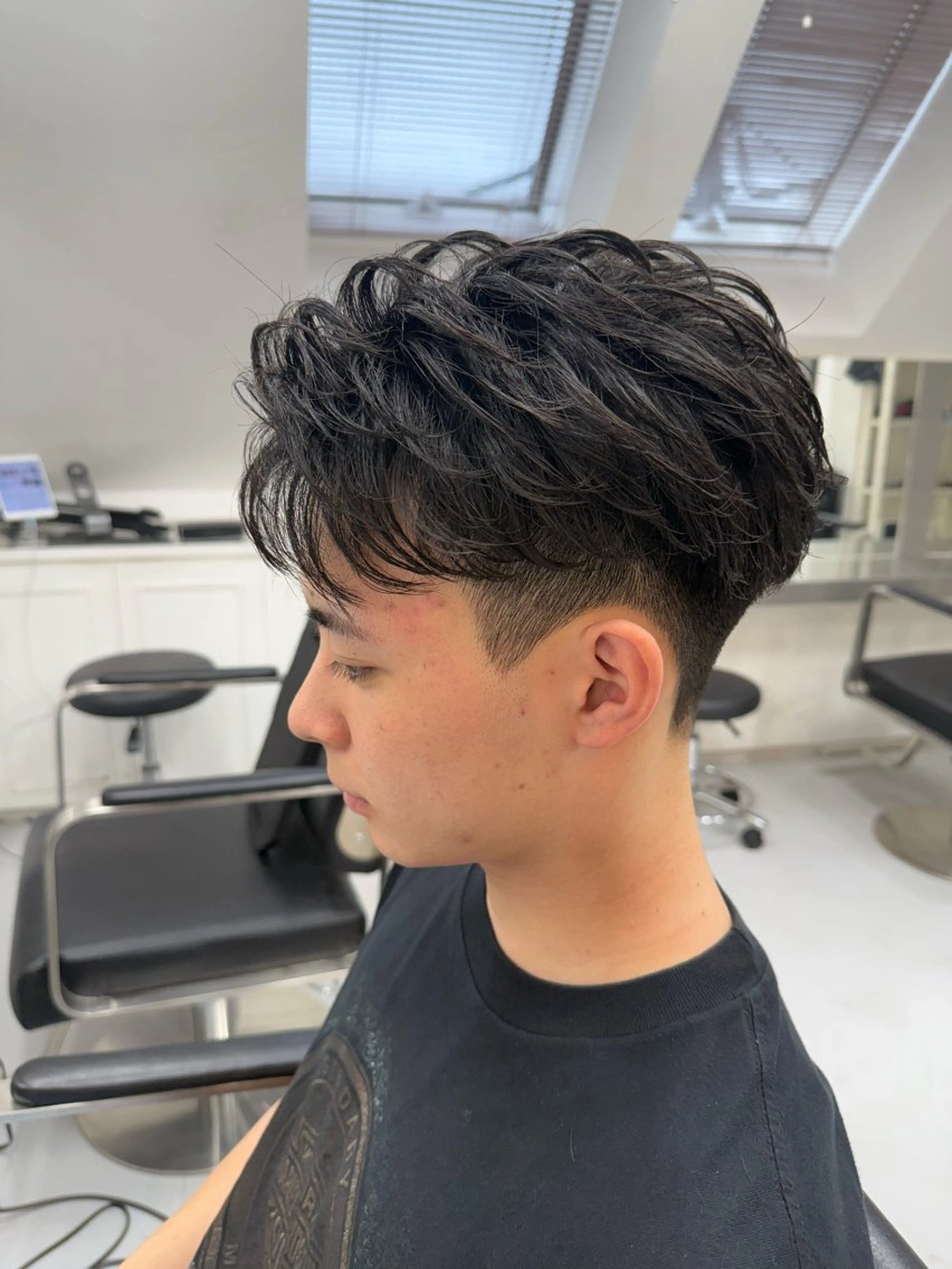 ショート パーマ メンズ フェザーパーマ メンズパーマ カット パーマ 似合わせパーマ フェザーパーマ稲村のヘアスタイル