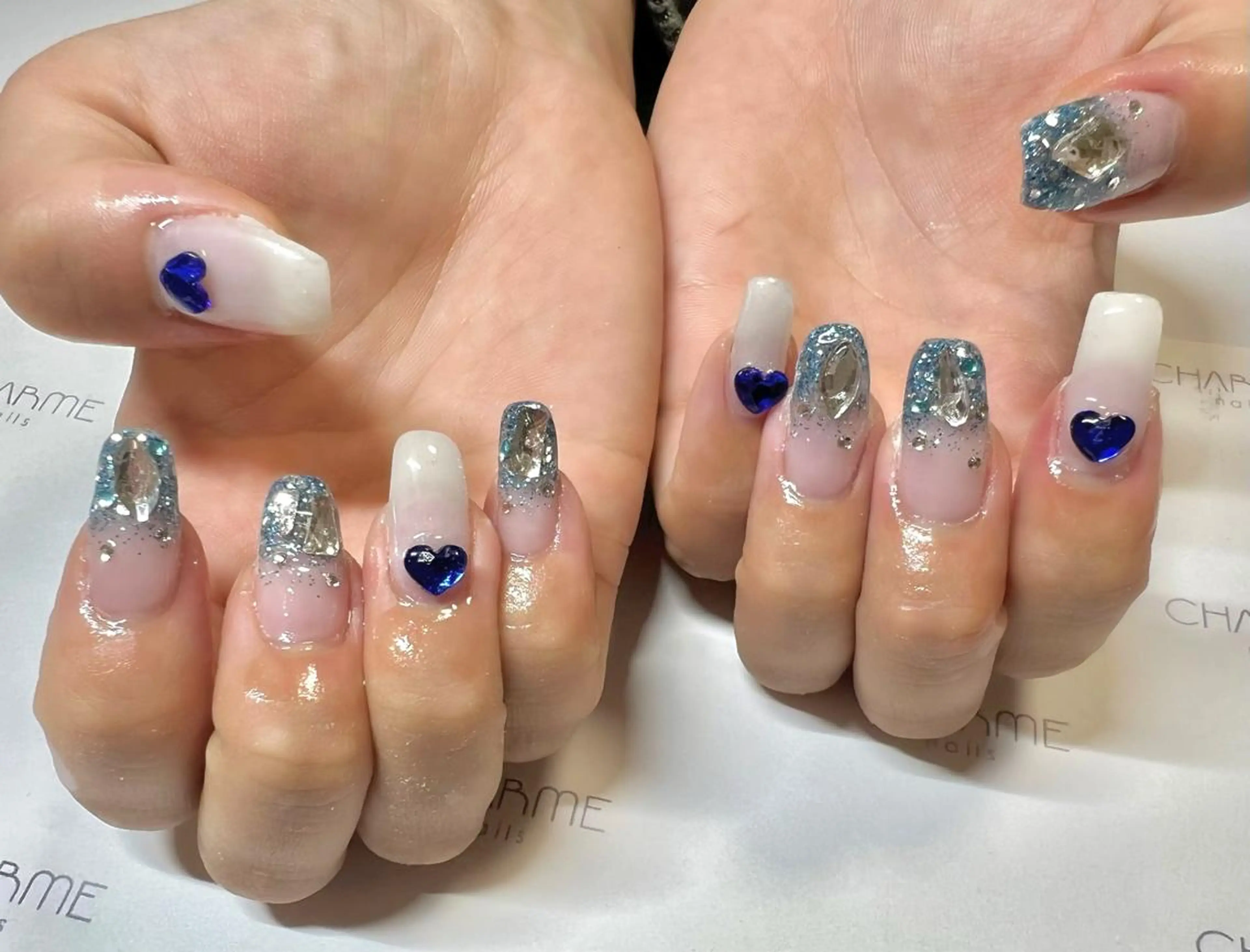 ネイル ブルー キラキラネイル ハンドネイル CHARME 〔RINA〕のネイルデザイン