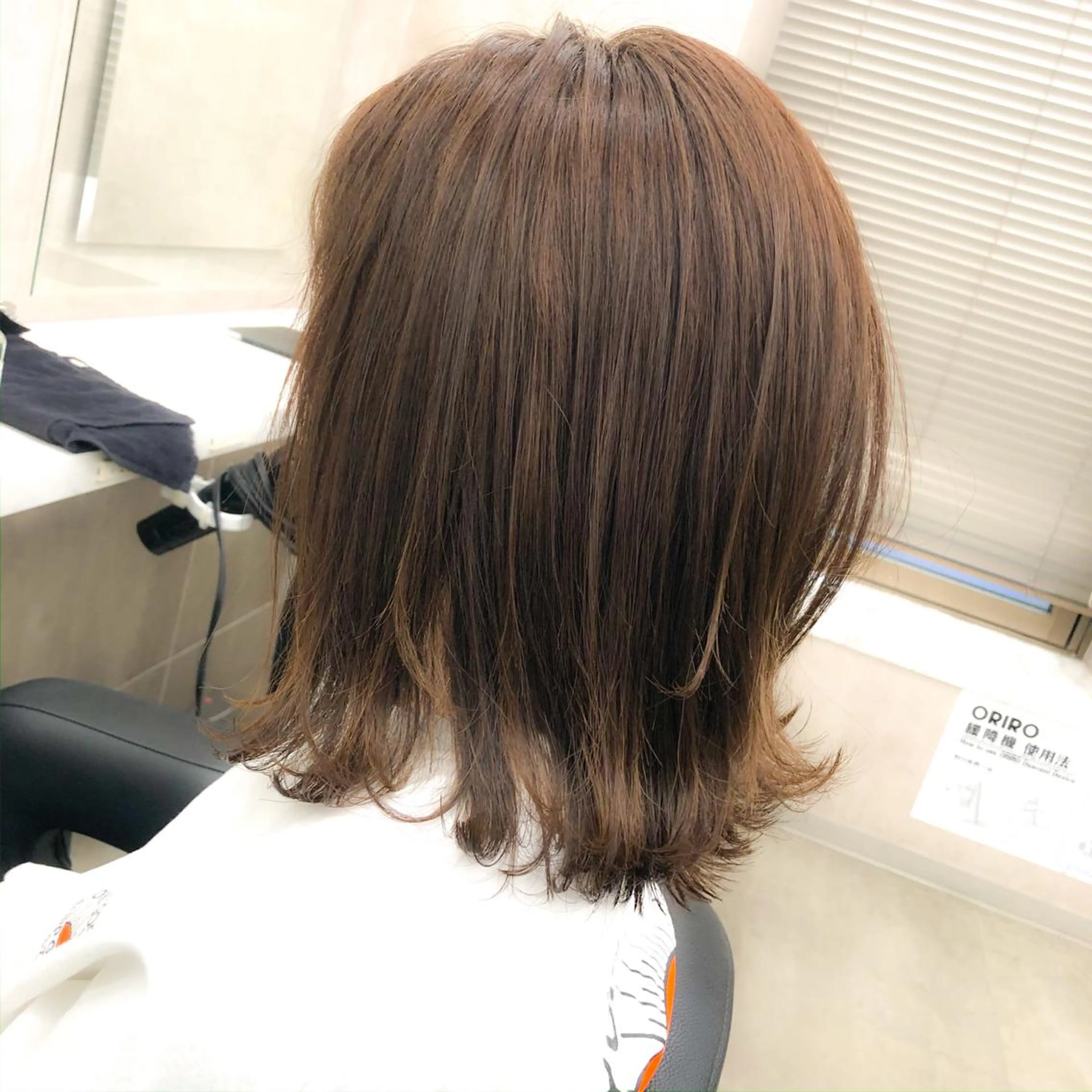 ミディアム カット ヘアカラー 🌈ハイトーン×暗髪 🦄TAKUMI🦄のヘアスタイル