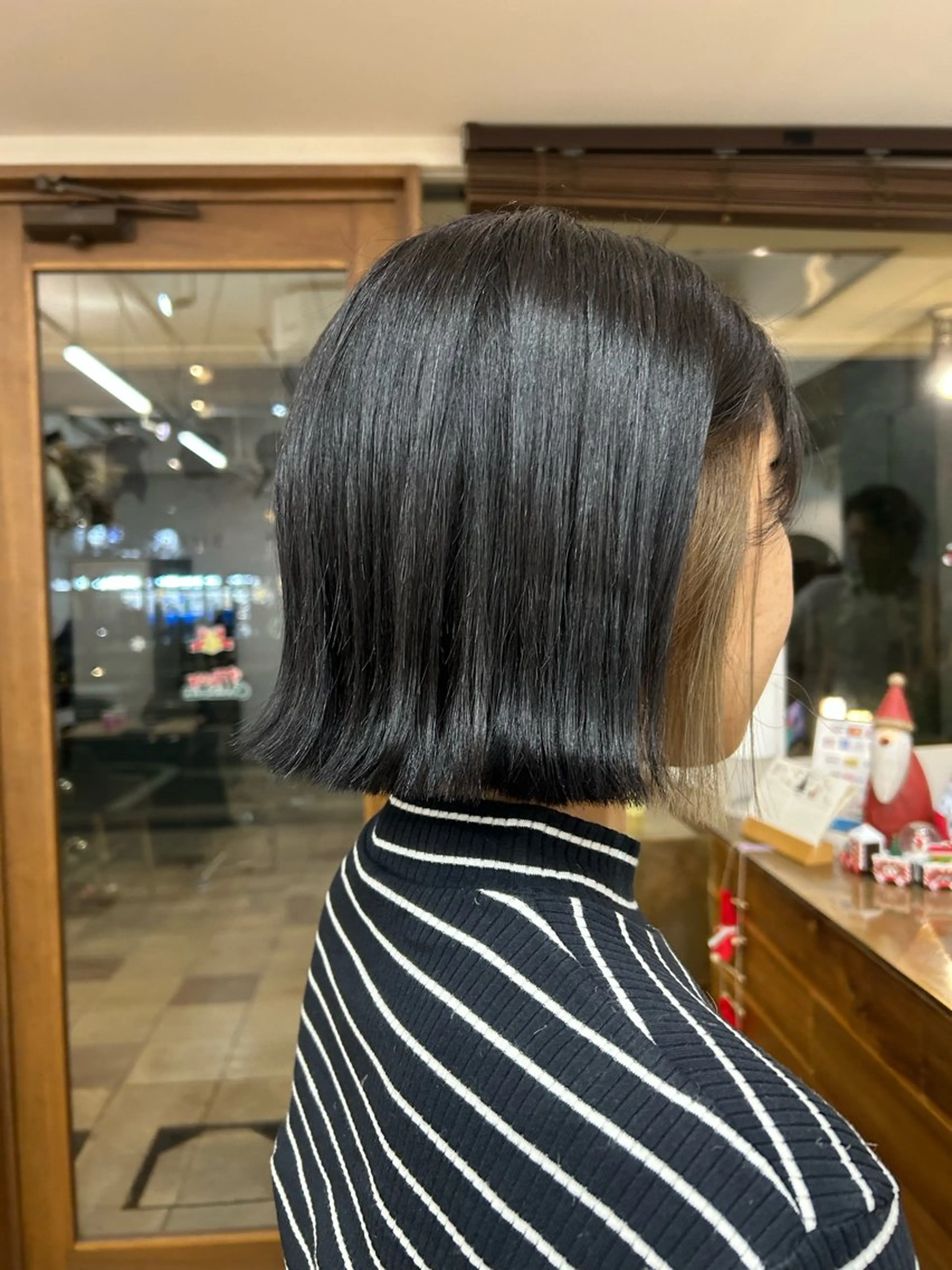 ショート カラー 透明感カラー ダークグレー ヘアカラー 谷岡 聖花のヘアスタイル