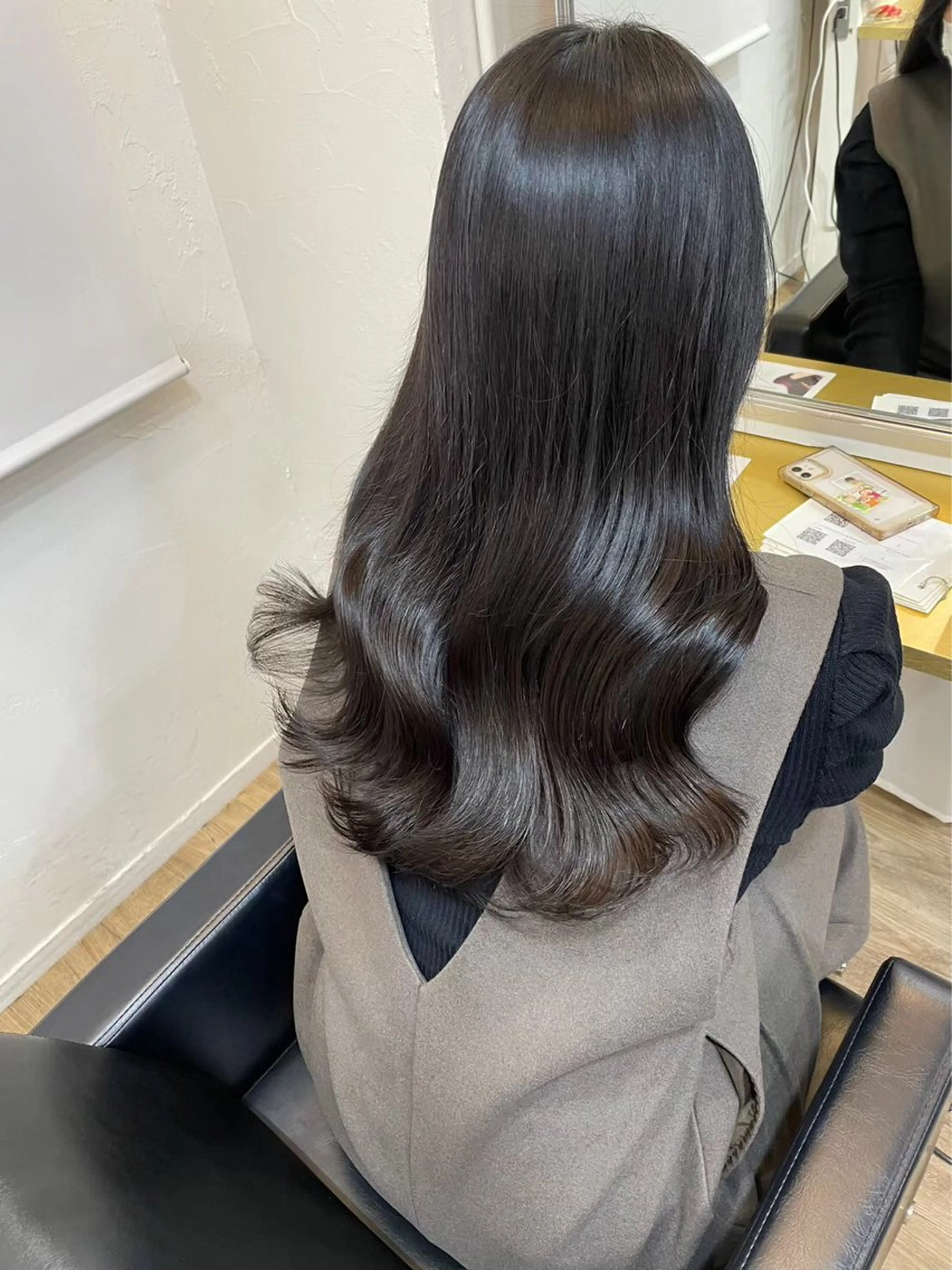 ロング カラー 透明感カラー グレージュ カット ヘアカラー ioe 元町のヘアスタイル