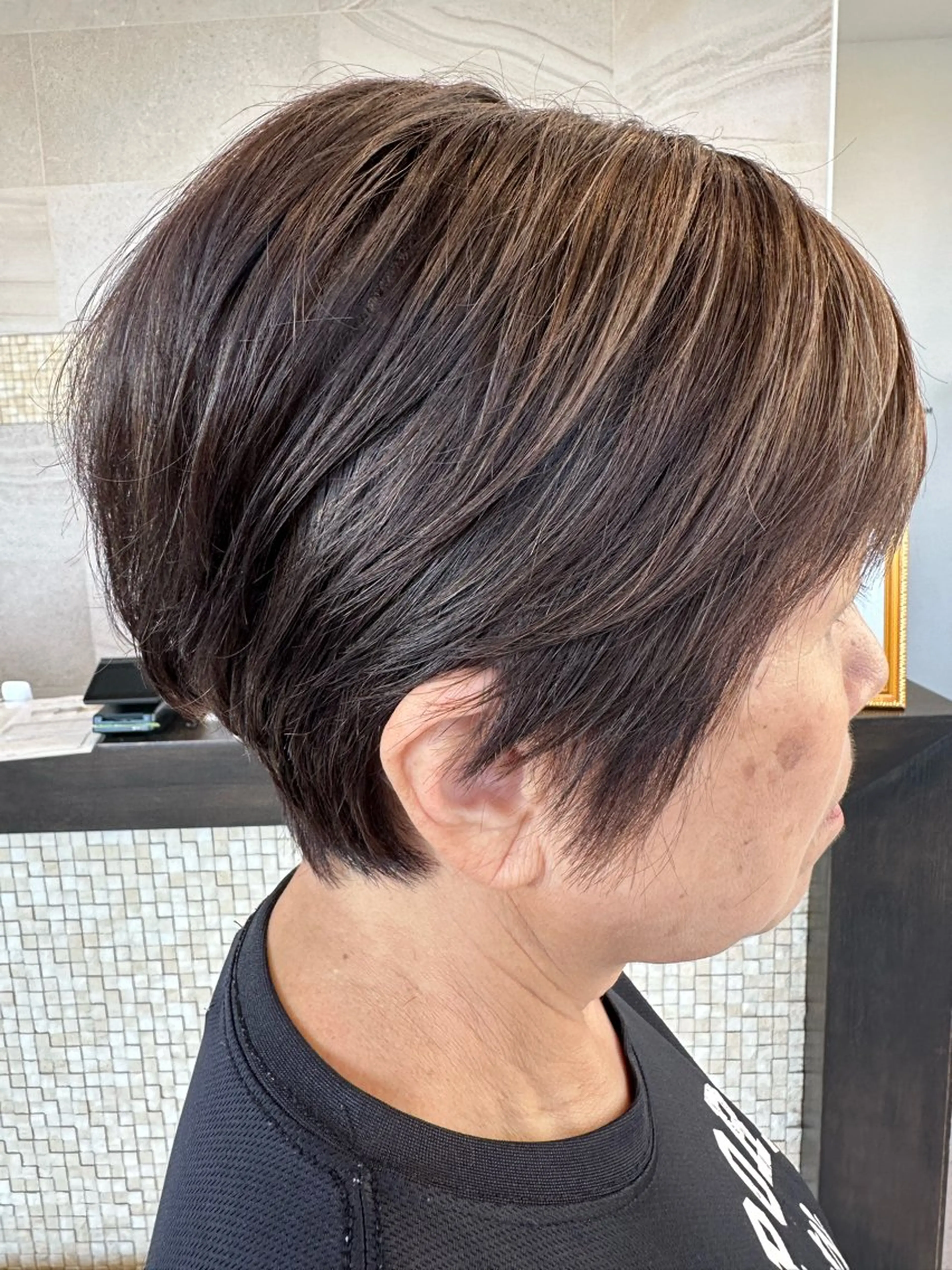 ショート ハイライト ヘアカラー 白髪ぼかしモデル 募集中ヒキマカイトのヘアスタイル