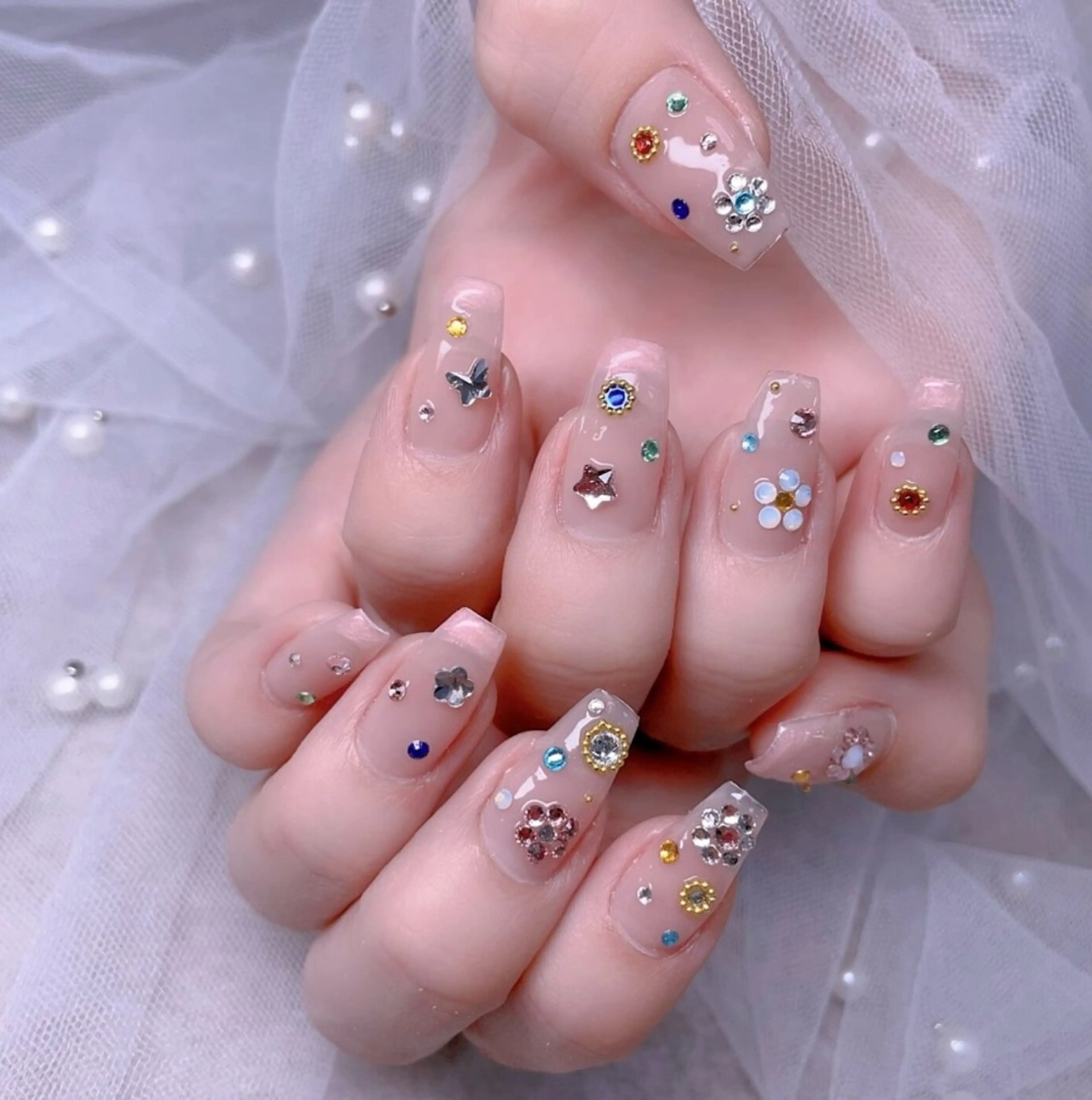 ネイル チークネイル フレンチネイル ジェルネイル グラデーション ハート ハンドネイル Mimo beau ty   salonのネイルデザイン