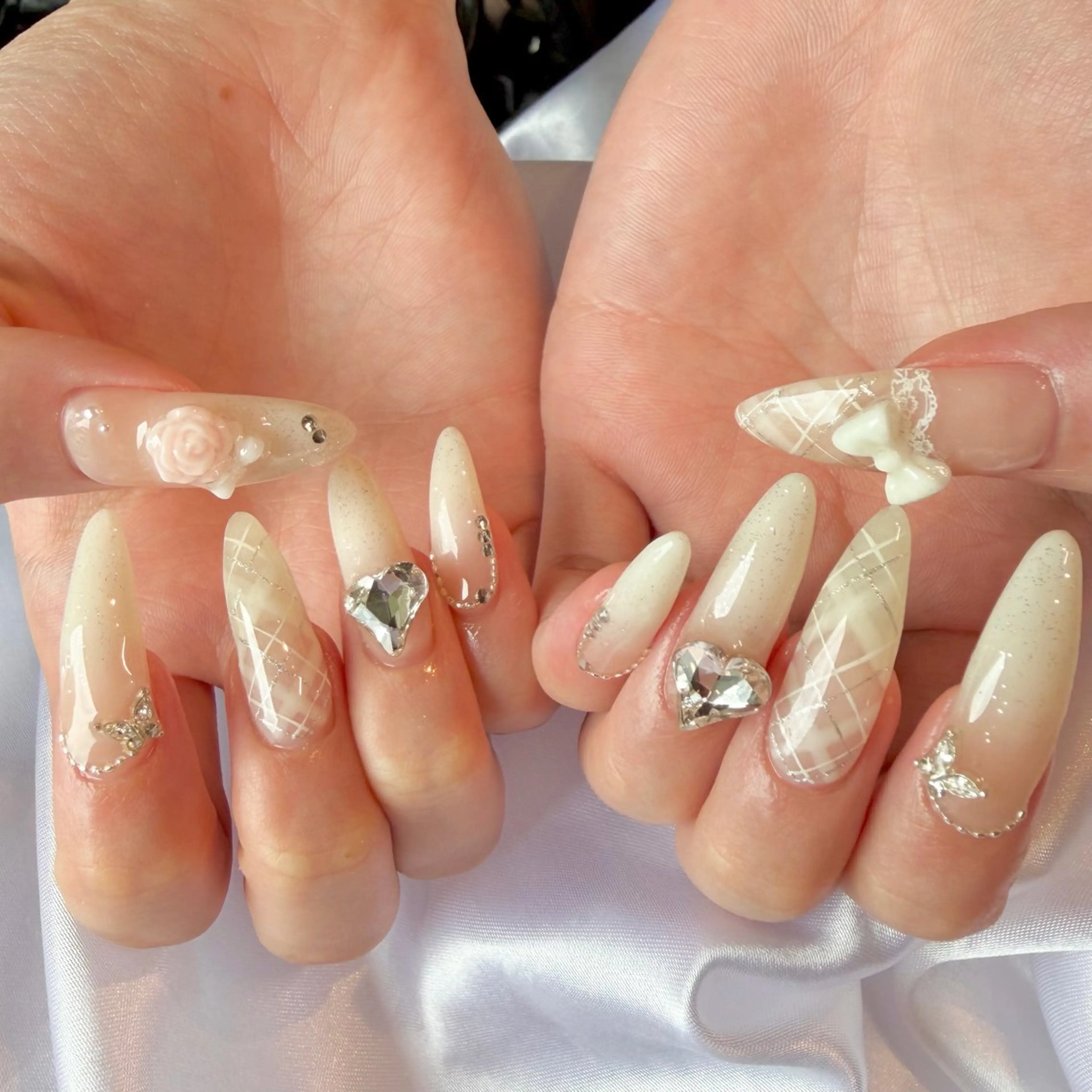 ネイル ガーリー ハンドネイル nail salon e'mu💐のネイルデザイン