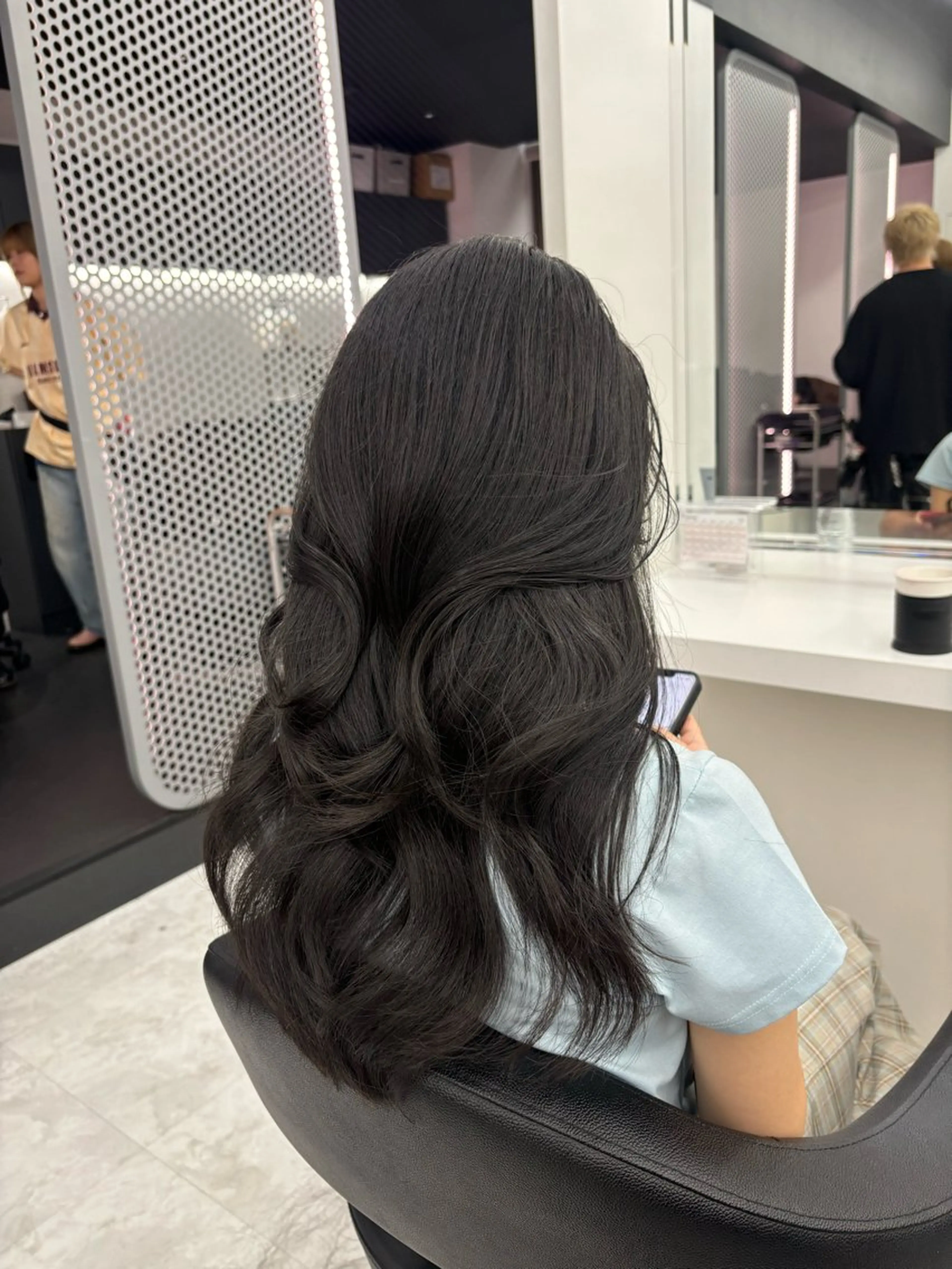 ロング カラー カット ヘアカラー トリートメント ヘッドスパ ヘアセット 韓国レイヤー ハッシュカットのヘアスタイル