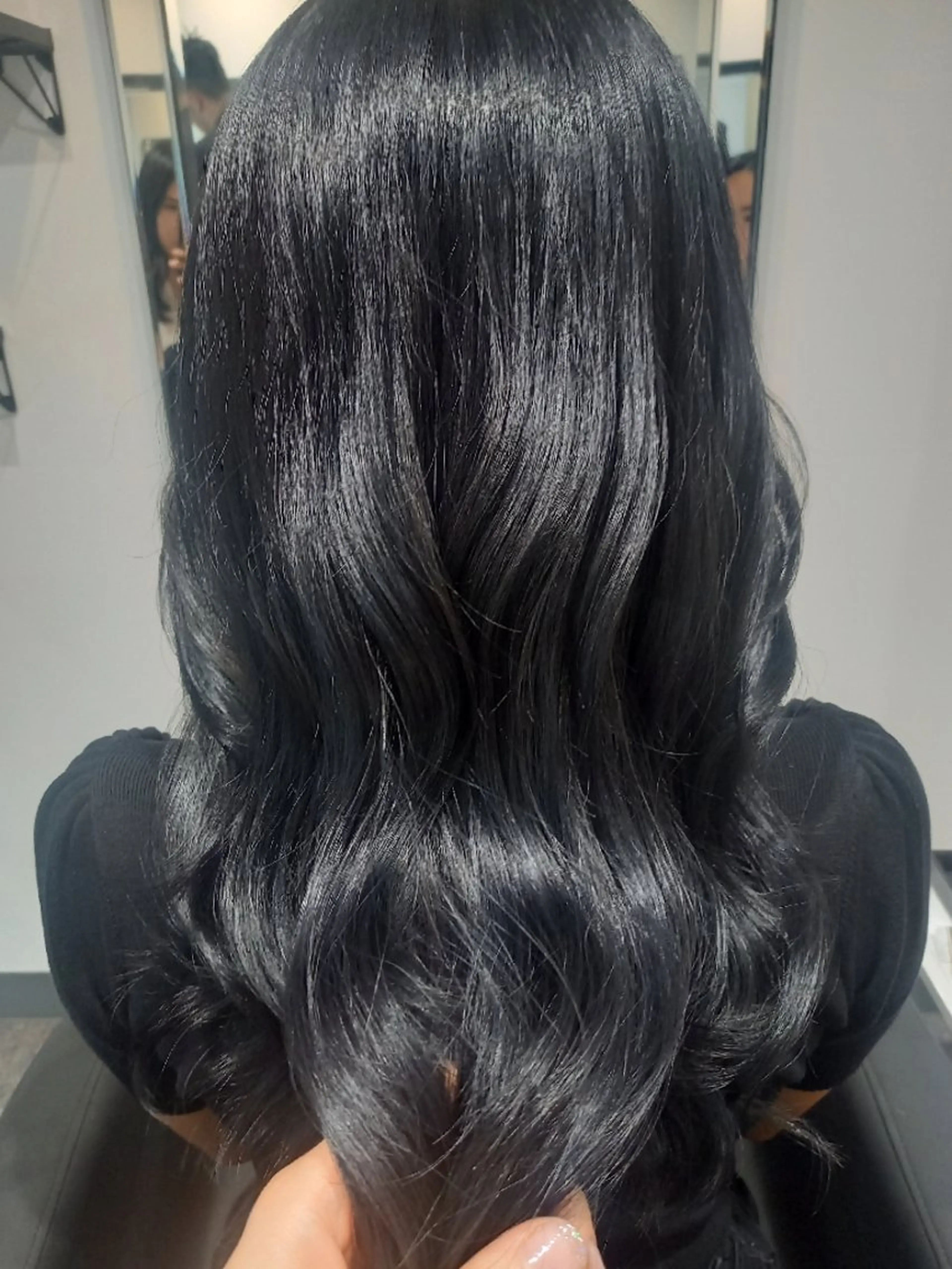 カラー 黒髪 ブルーカラー ブルーブラック pams所属・LEE HANAのヘアスタイル