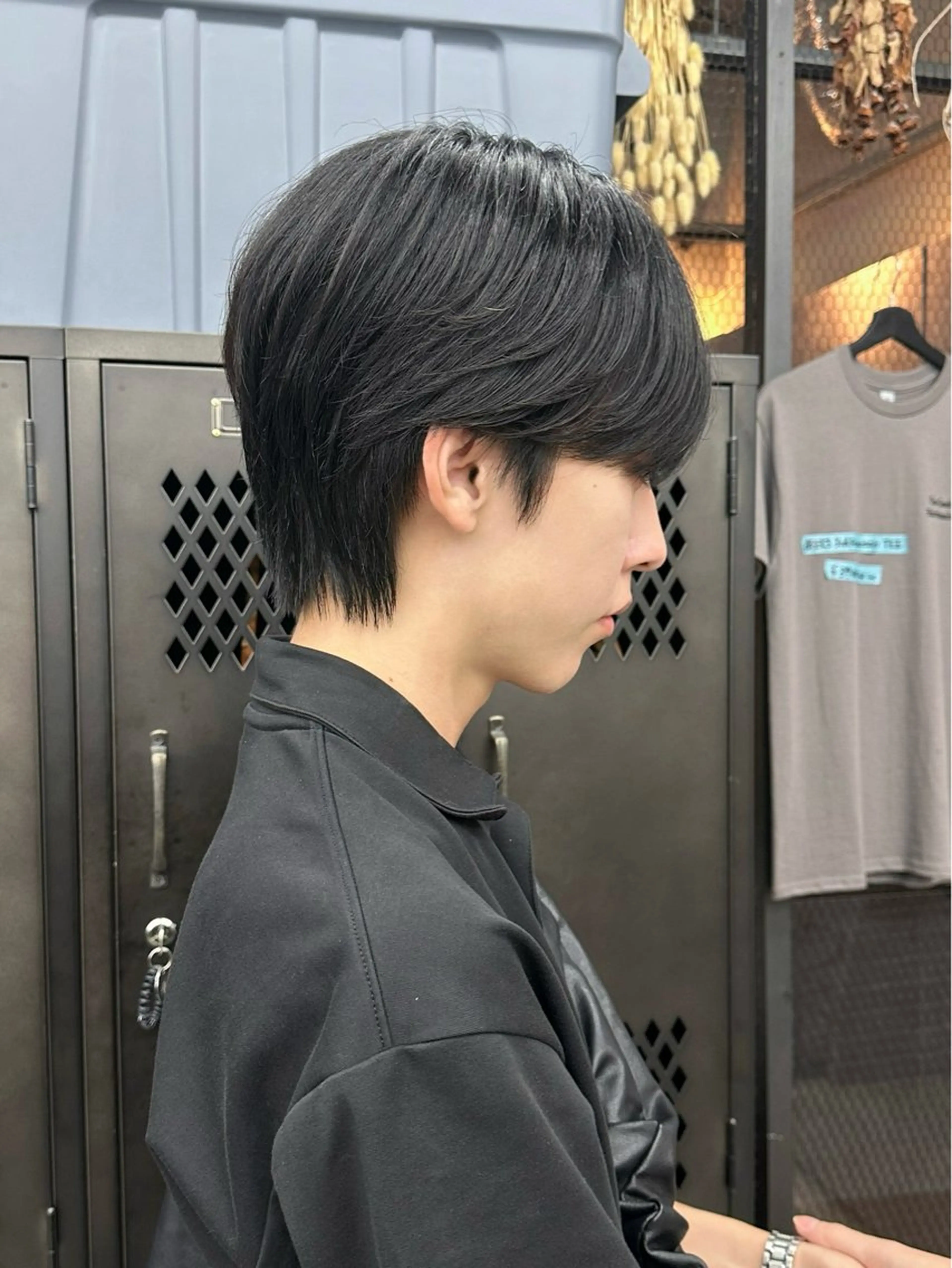 ミディアム カラー メンズ マッシュ シースルーマッシュ メンズウルフカット 黒髪 ブルーカラー メンズ特化 🦋KANOKO🦋のヘアスタイル