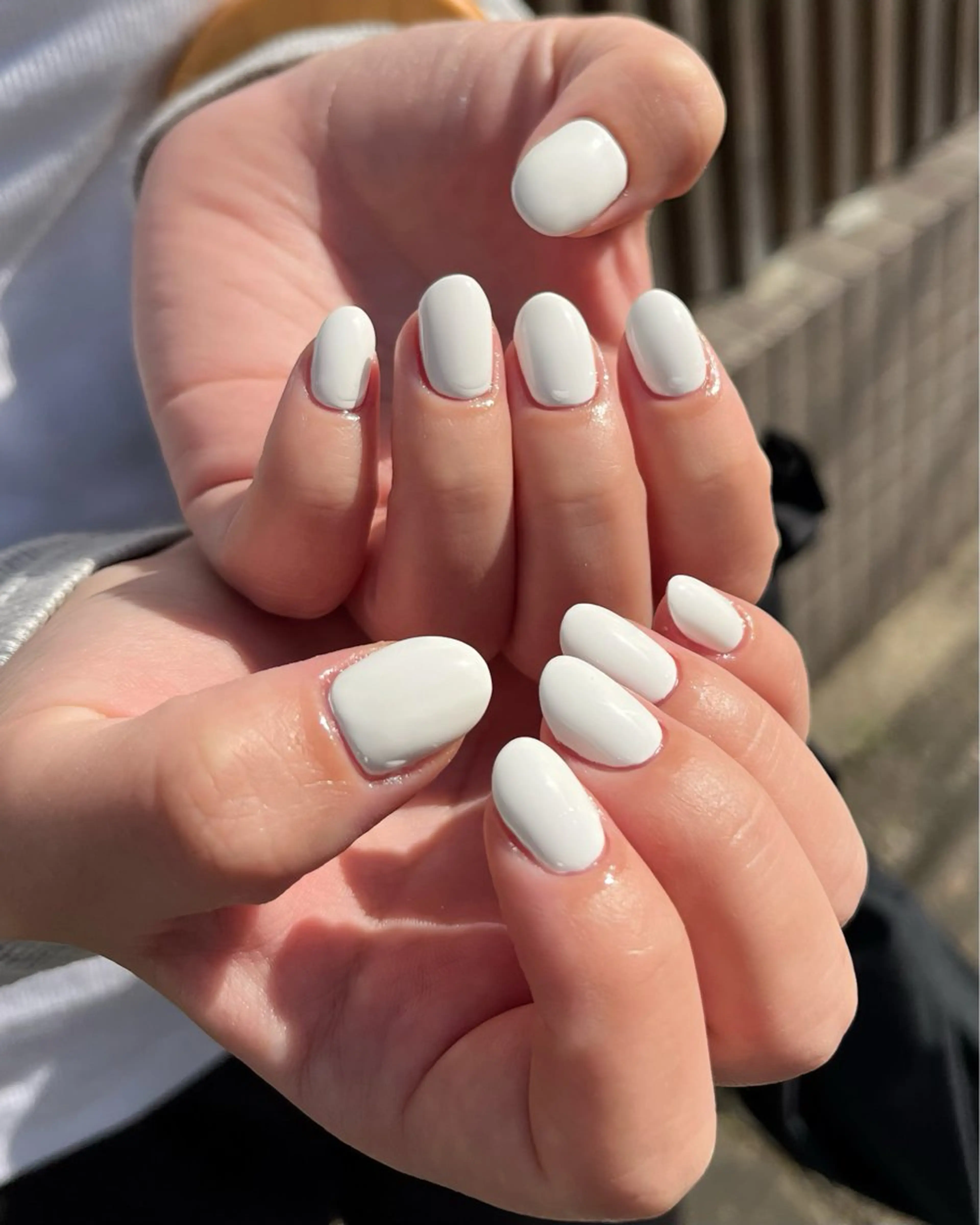 ネイル チークネイル フレンチネイル 水色 赤色 夏ネイル ハンドネイル ハンドケア 🫧OPELIA NAIL渋谷🫧のネイルデザイン