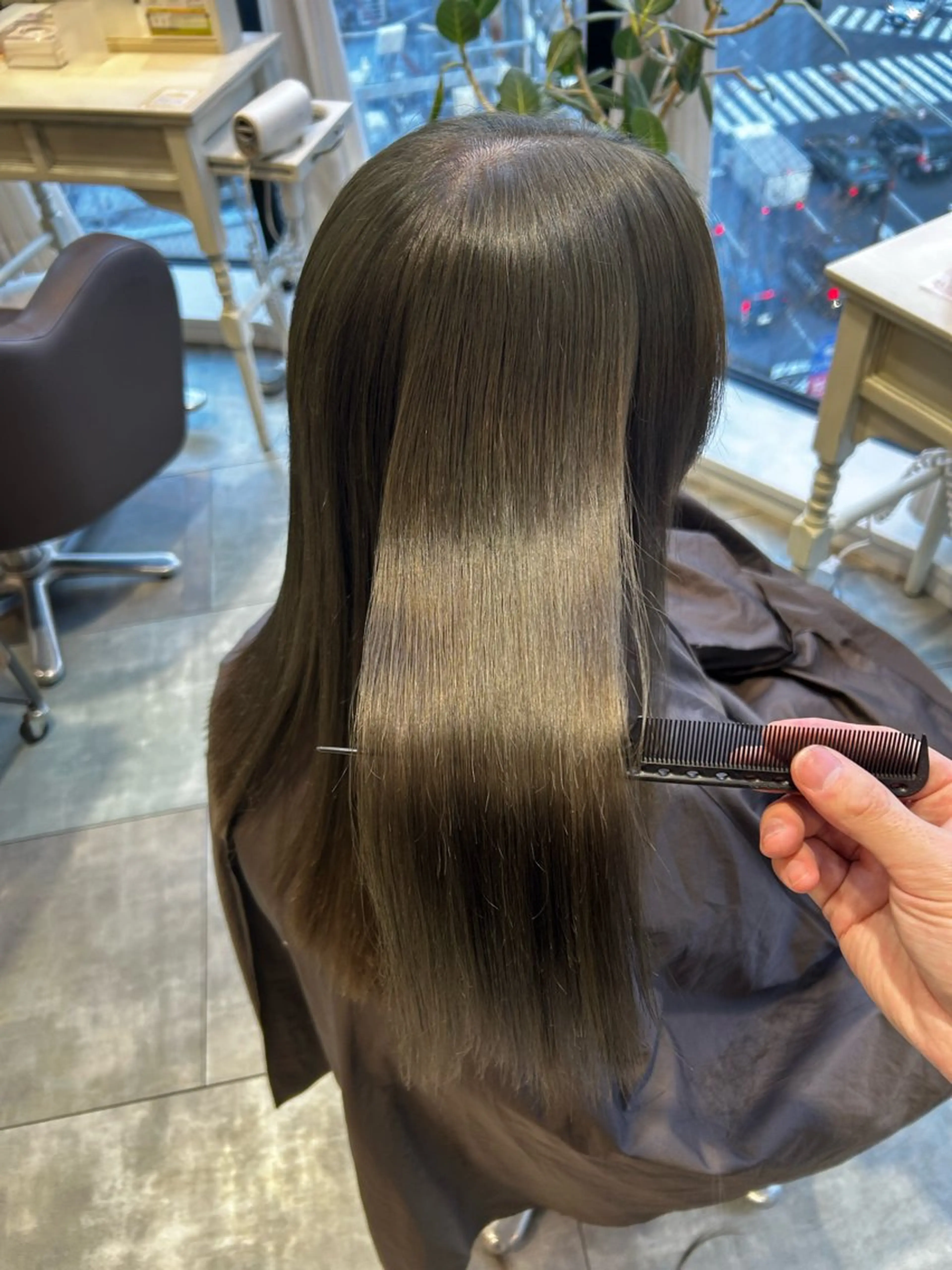 ロング カラー ブリーチ グレージュ オリーブグレージュ オリーブグレー La Blessグランサロン梅田店所属・梅田美容室/ブリーチ なし/レイヤーカットのヘアスタイル