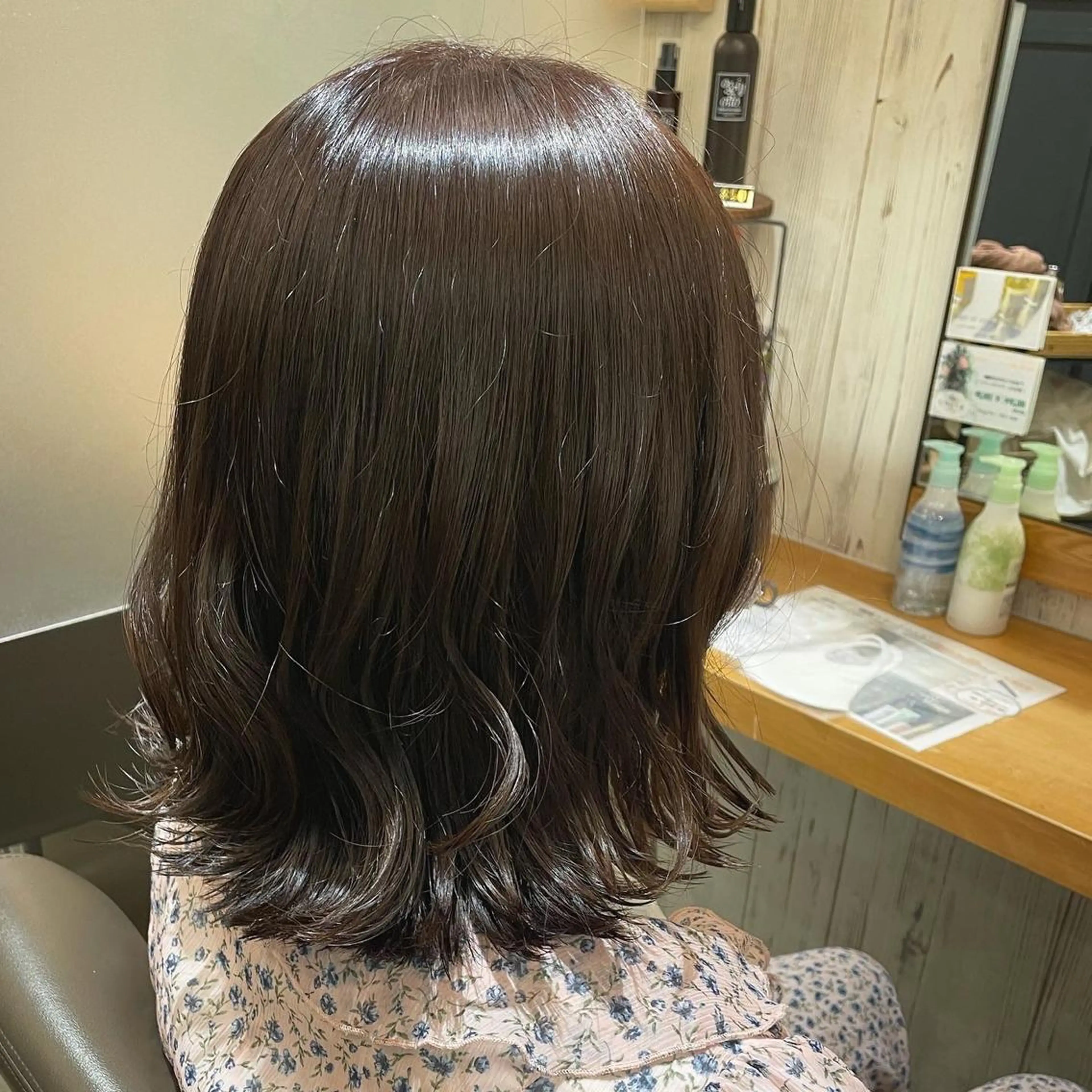 ミディアム カラー アッシュ パープルカラー パープルアッシュ 外ハネヘア 高木 櫻のヘアスタイル
