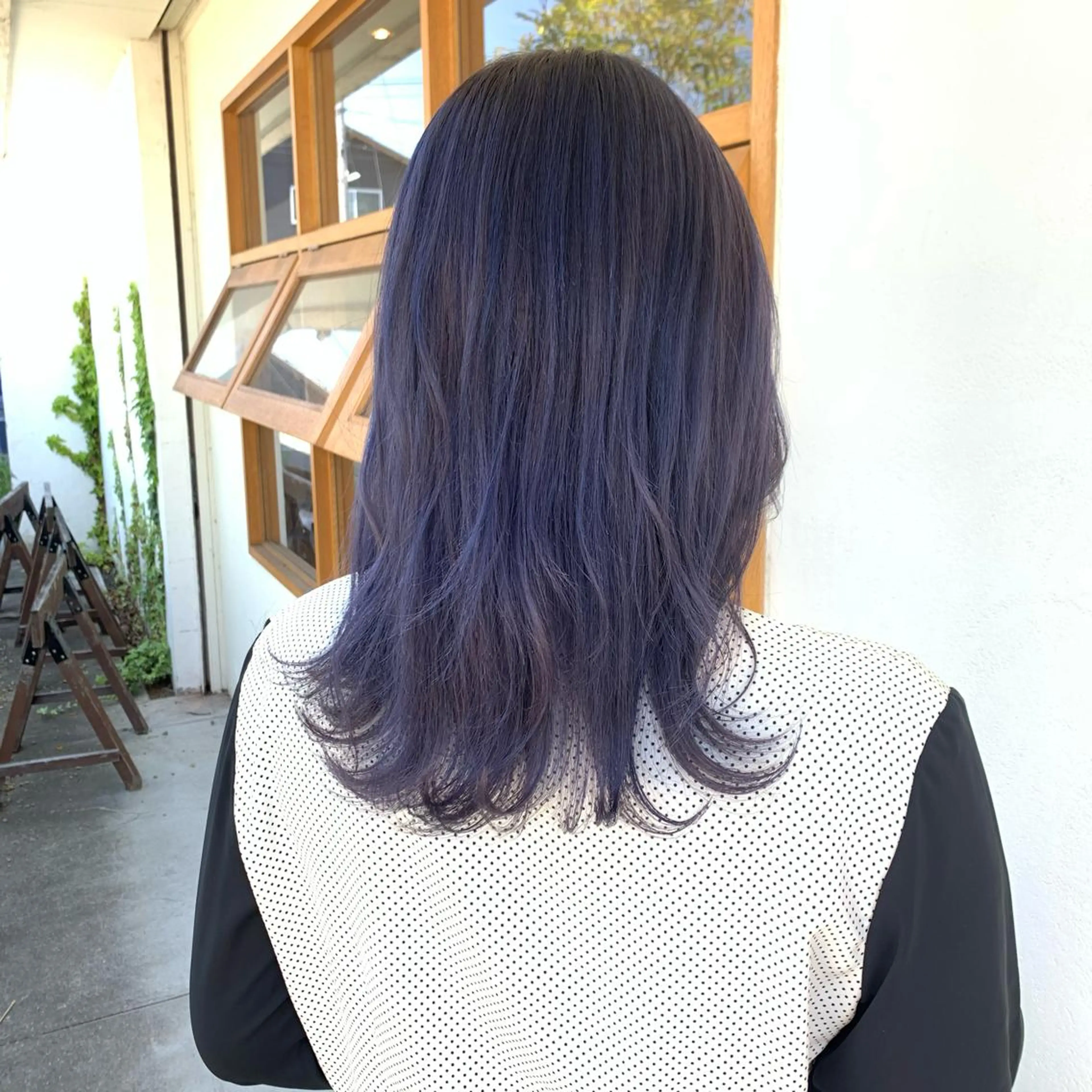 セミロング カラー ブリーチ グレージュ ラベンダーカラー ラベンダーグレージュ ラベンダーグレー ヘアカラー 山本 知佳のヘアスタイル