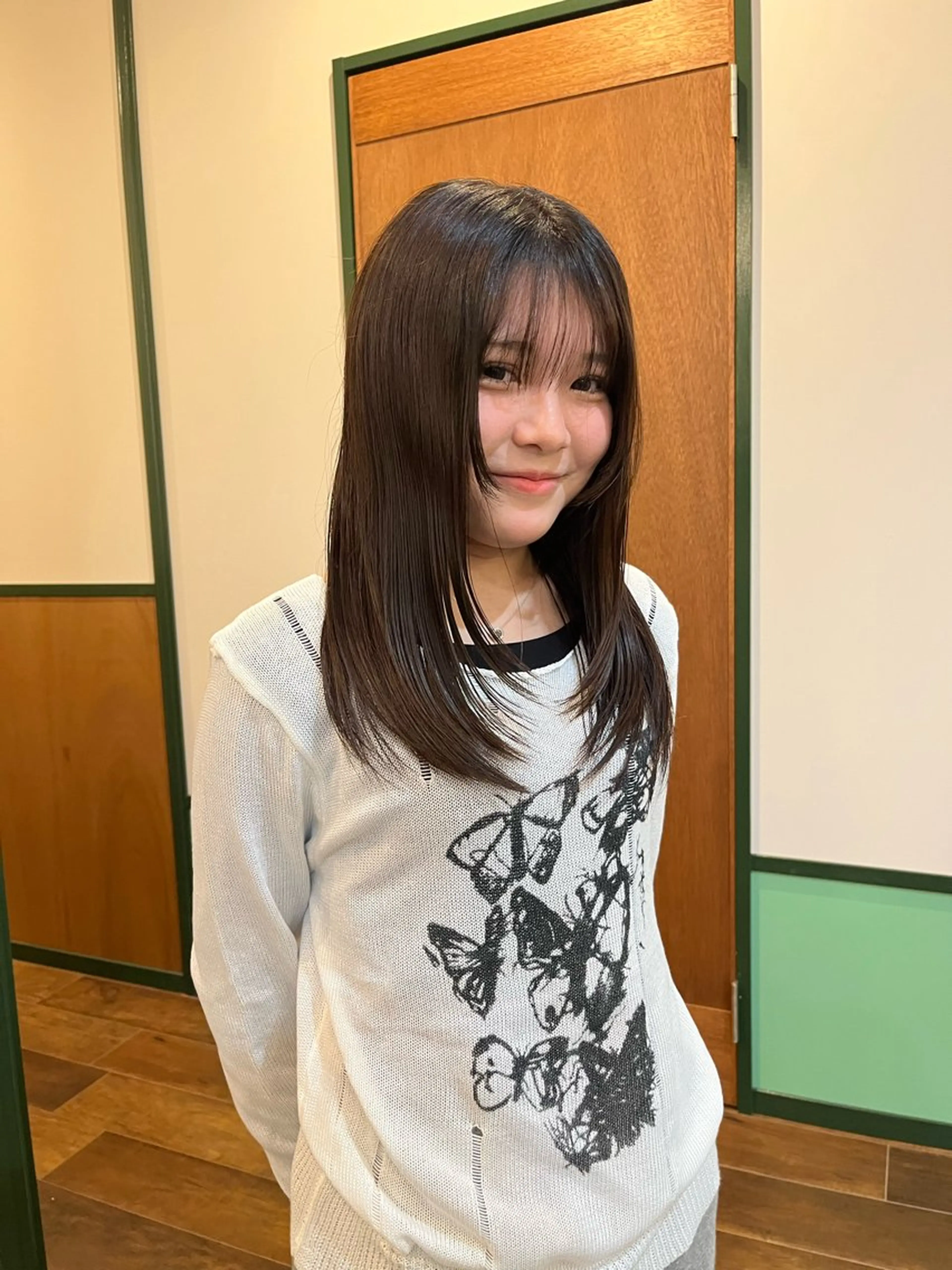 セミロング レイヤーカット カット ヘアカラー LOBBY HIMERIのヘアスタイル