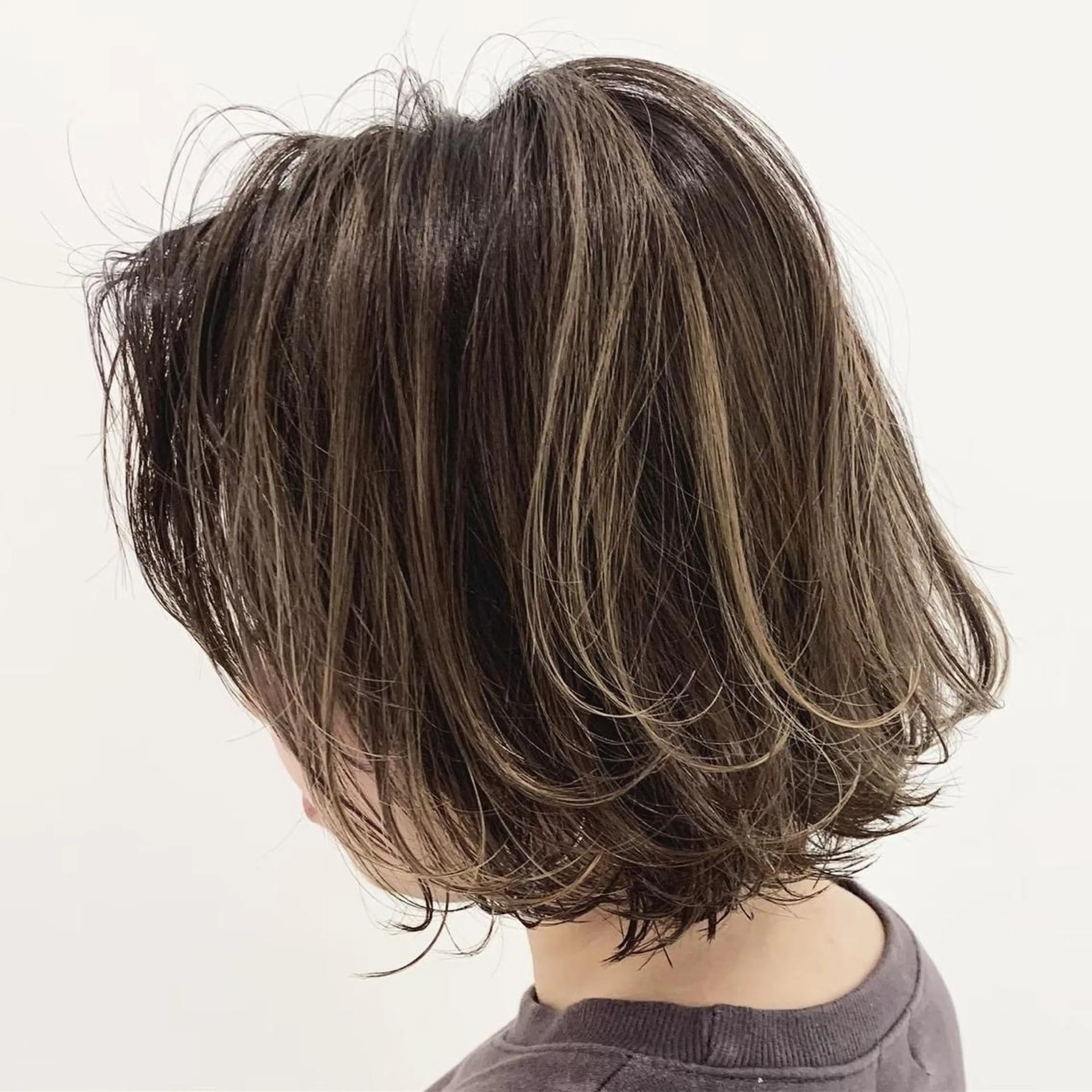 ミディアム カラー ヘアアレンジ アッシュ バレイヤージュ ベージュカラー グラデーションカラー ハイライトカラー 指名支持率NO.1 スタイリストのヘアスタイル