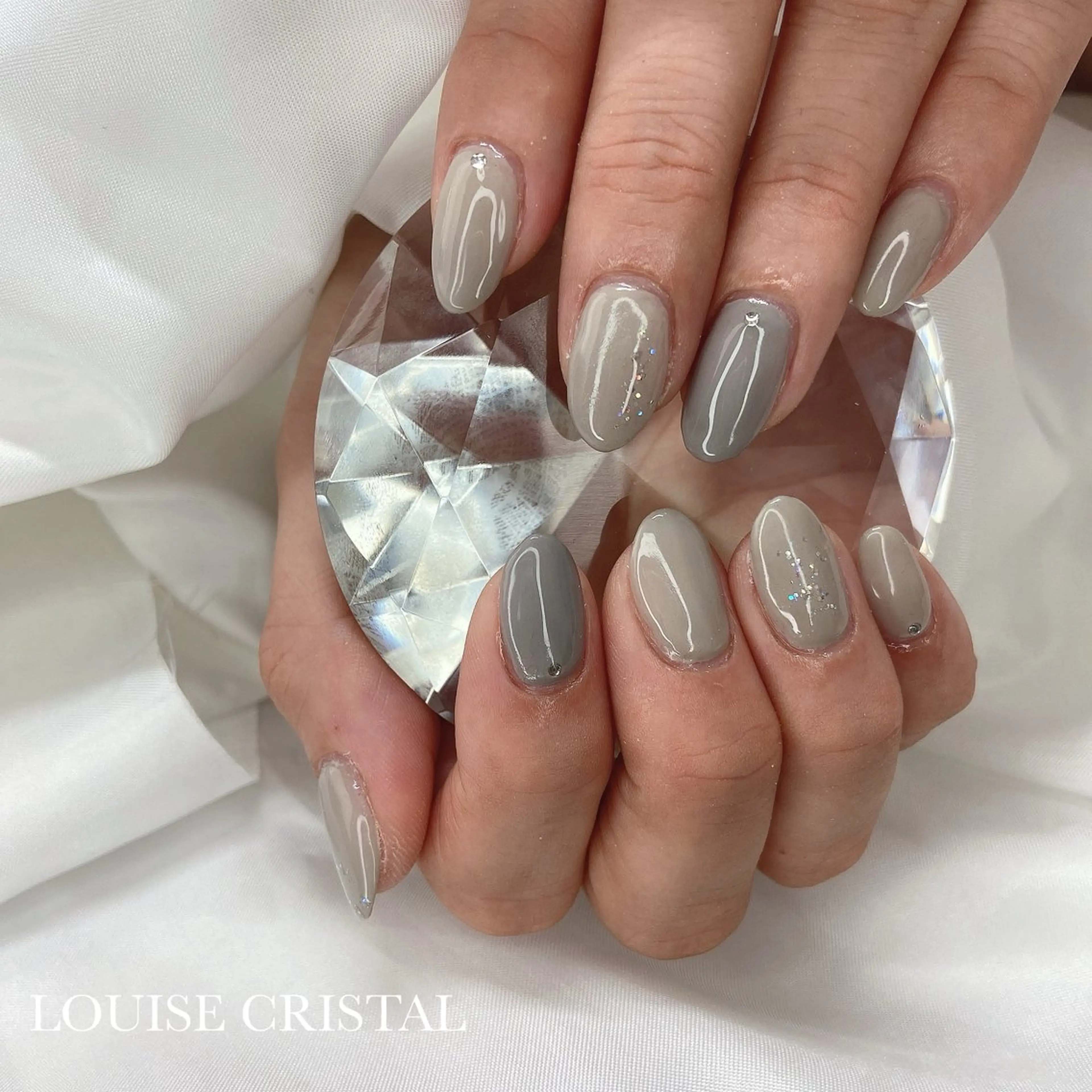 ネイル ハンドネイル LOUISE CRYSTALのネイルデザイン