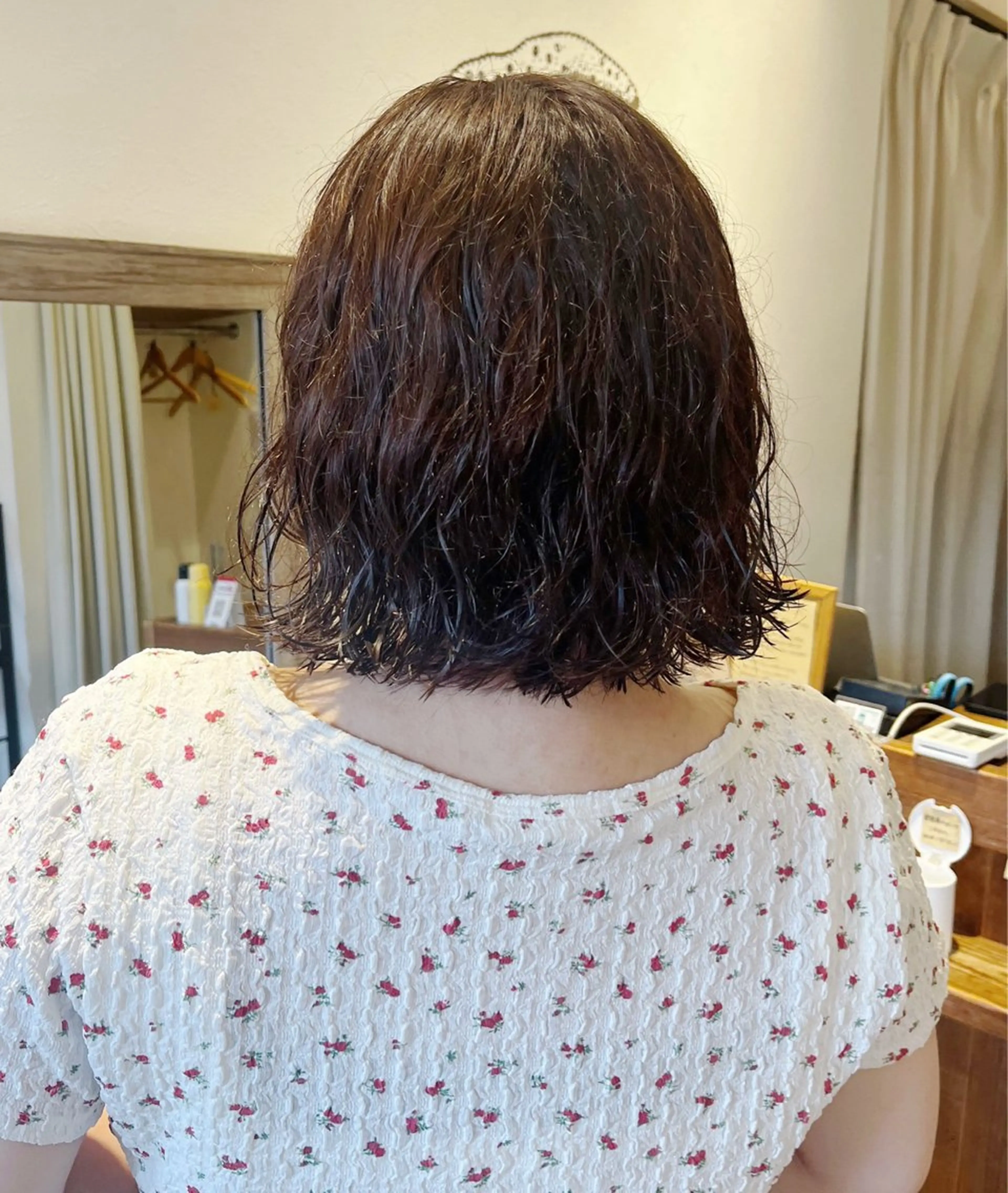 ミディアム カラー パーマ ミディアムパーマ 透明感カラー ラベンダーカラー ボブ カット ヘアカラー パーマ トリートメント 上品な暖色/丸みボブ Chie🪷のヘアスタイル