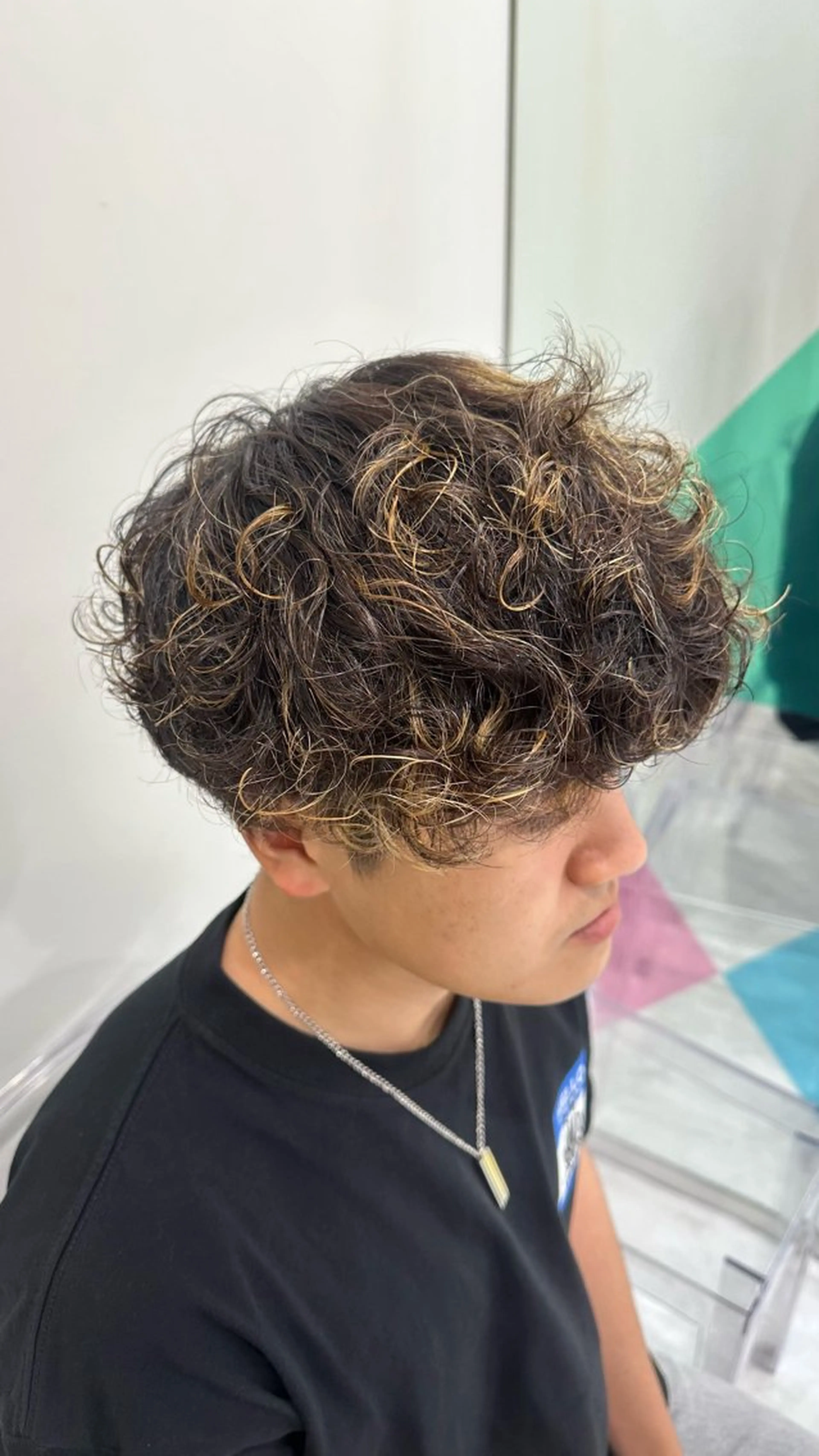 ショート パーマ ハイトーン🌈メンズ カット♡Machanのヘアスタイル