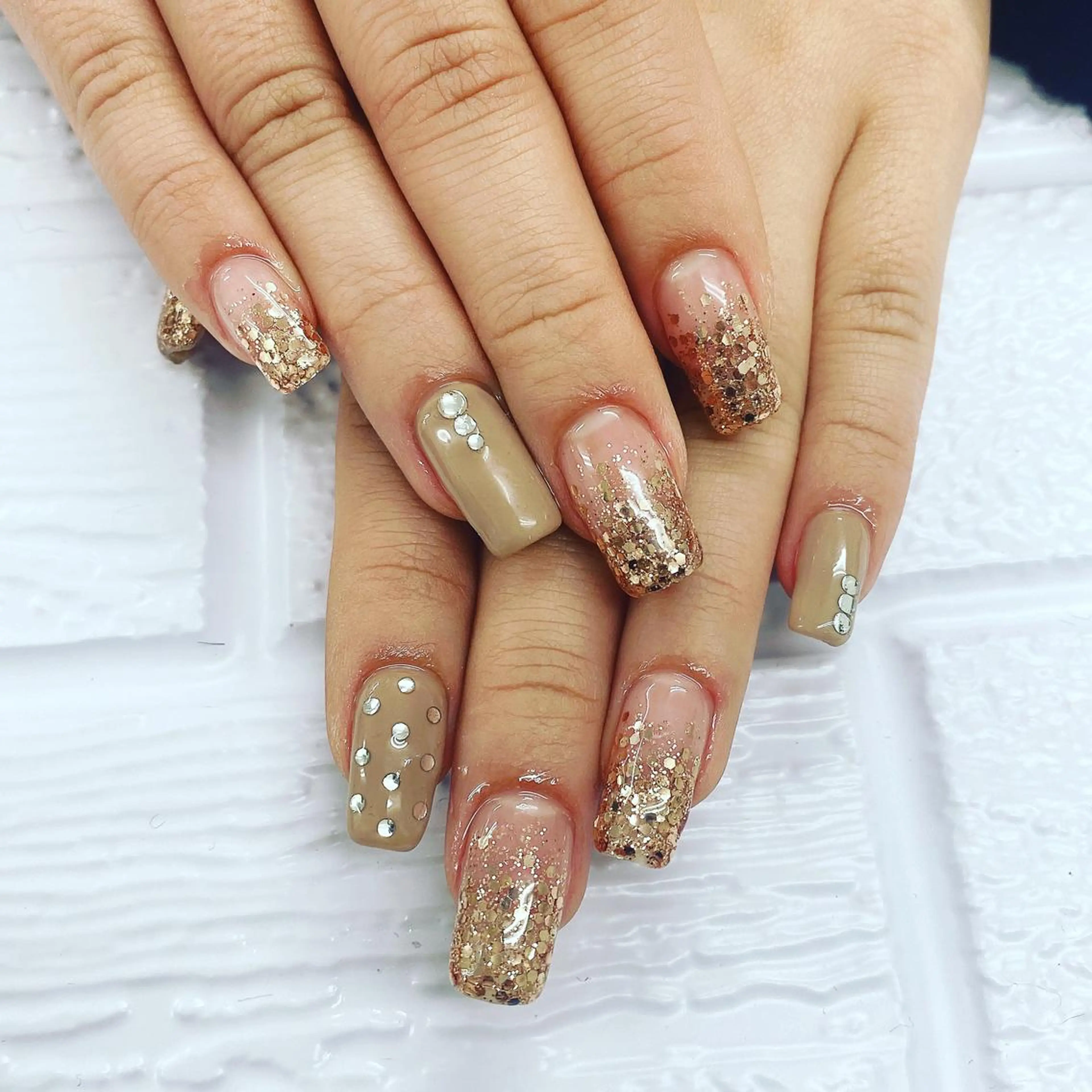 ネイル キラキラネイル ストーンネイル ハンドネイル N._._.claw[エヌクロー]所属・N._._. clawのネイルデザイン