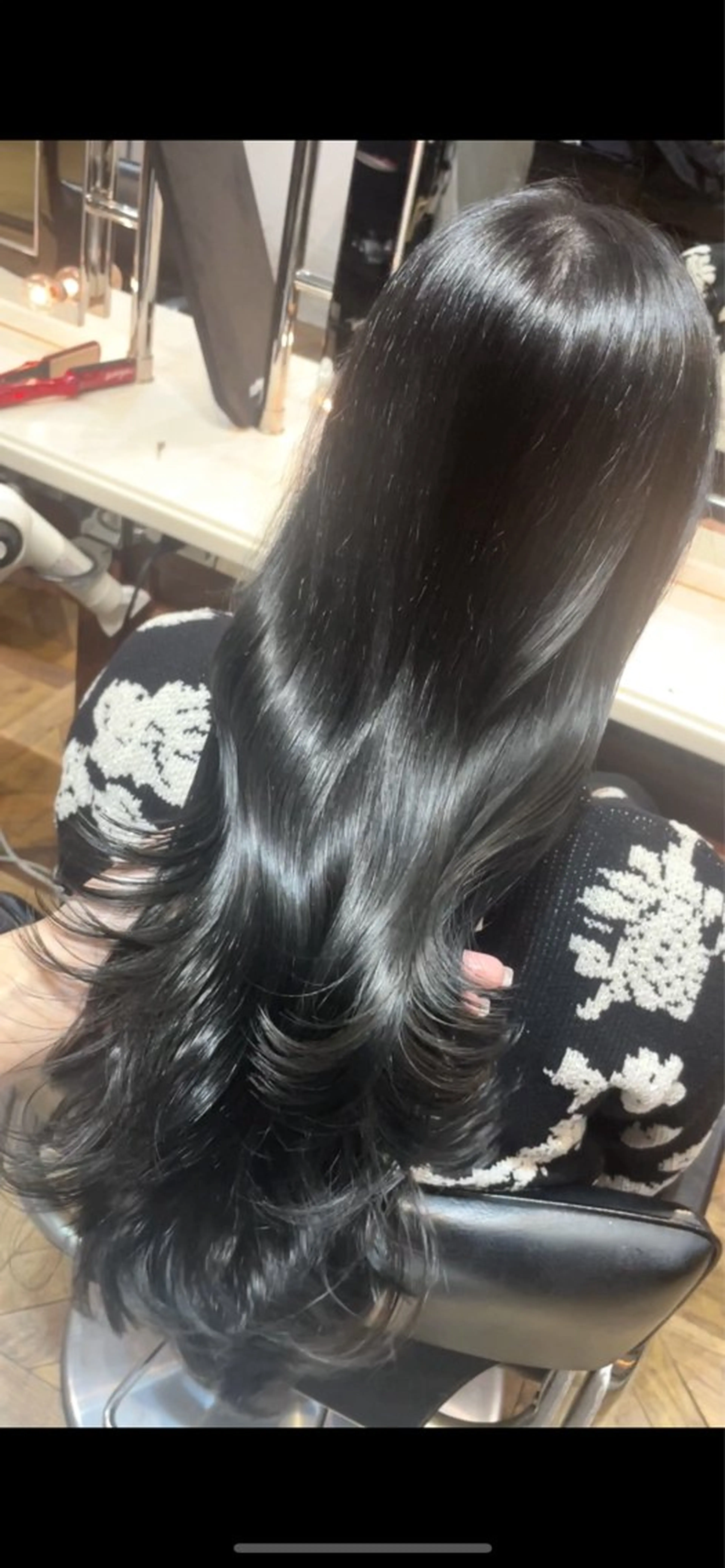 ロング カラー ロングレイヤー 黒髪 ブルーカラー ブルーブラック ブルージュ カット ヘアカラー トリートメント BEBE所属・ブリーチなし 透明感カラーKANAのヘアスタイル