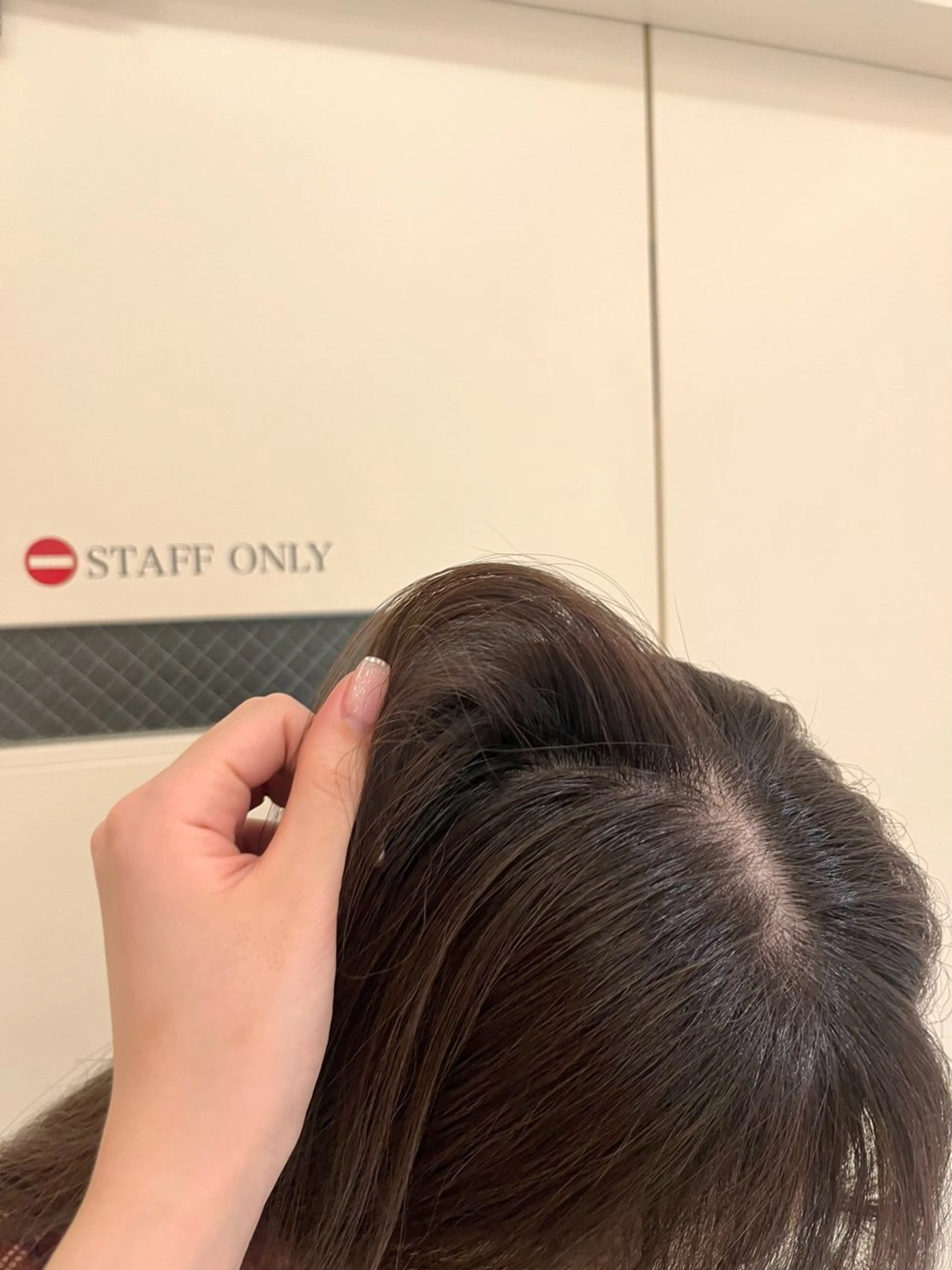 ミディアム カラー ベージュカラー 透明感カラー オリーブベージュ ヘアカラー 横川 千亜希のヘアスタイル
