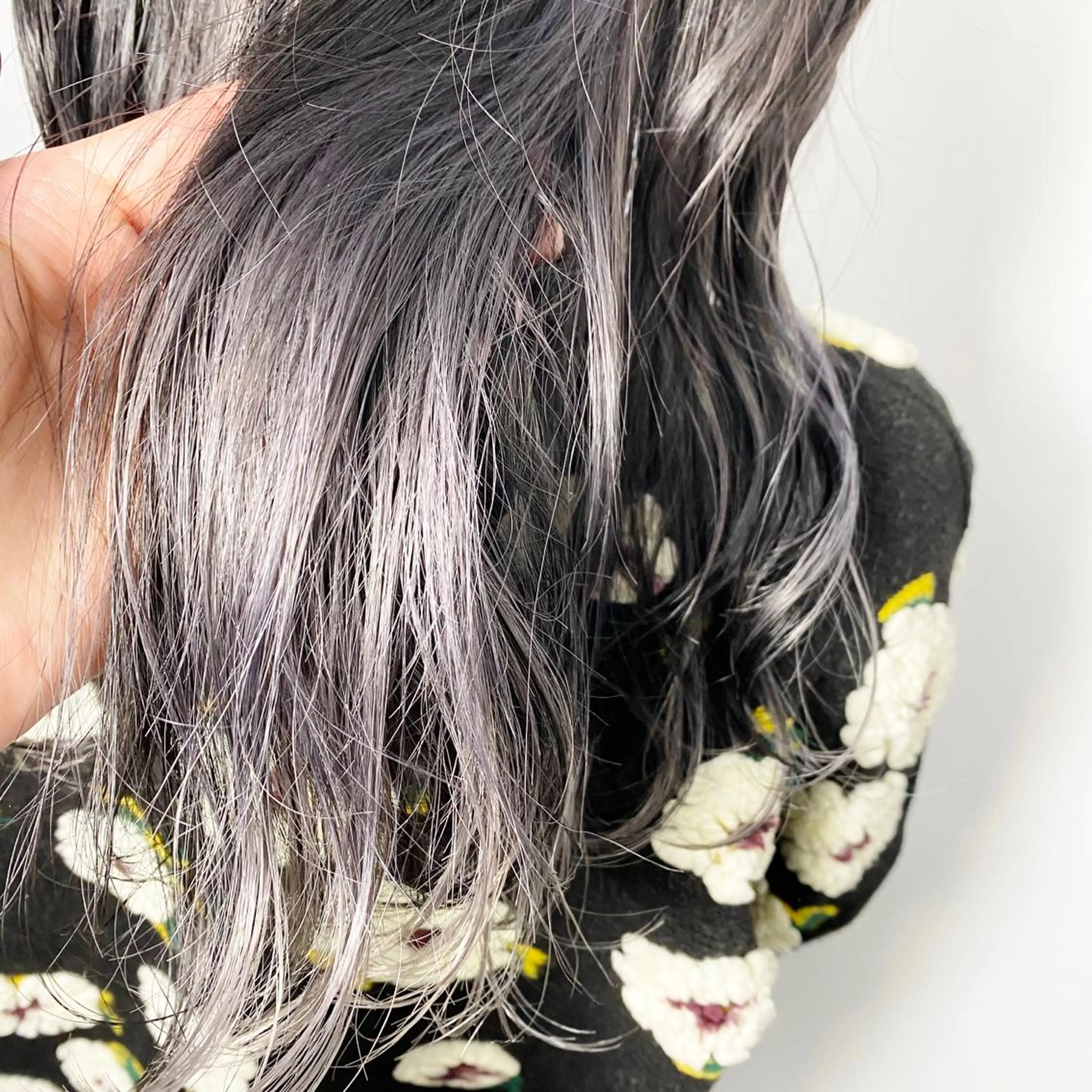 セミロング カラー 透明感カラー ダブルカラー インナーカラー シルバー ヘアカラー トリートメント 大橋 拓巳のヘアスタイル