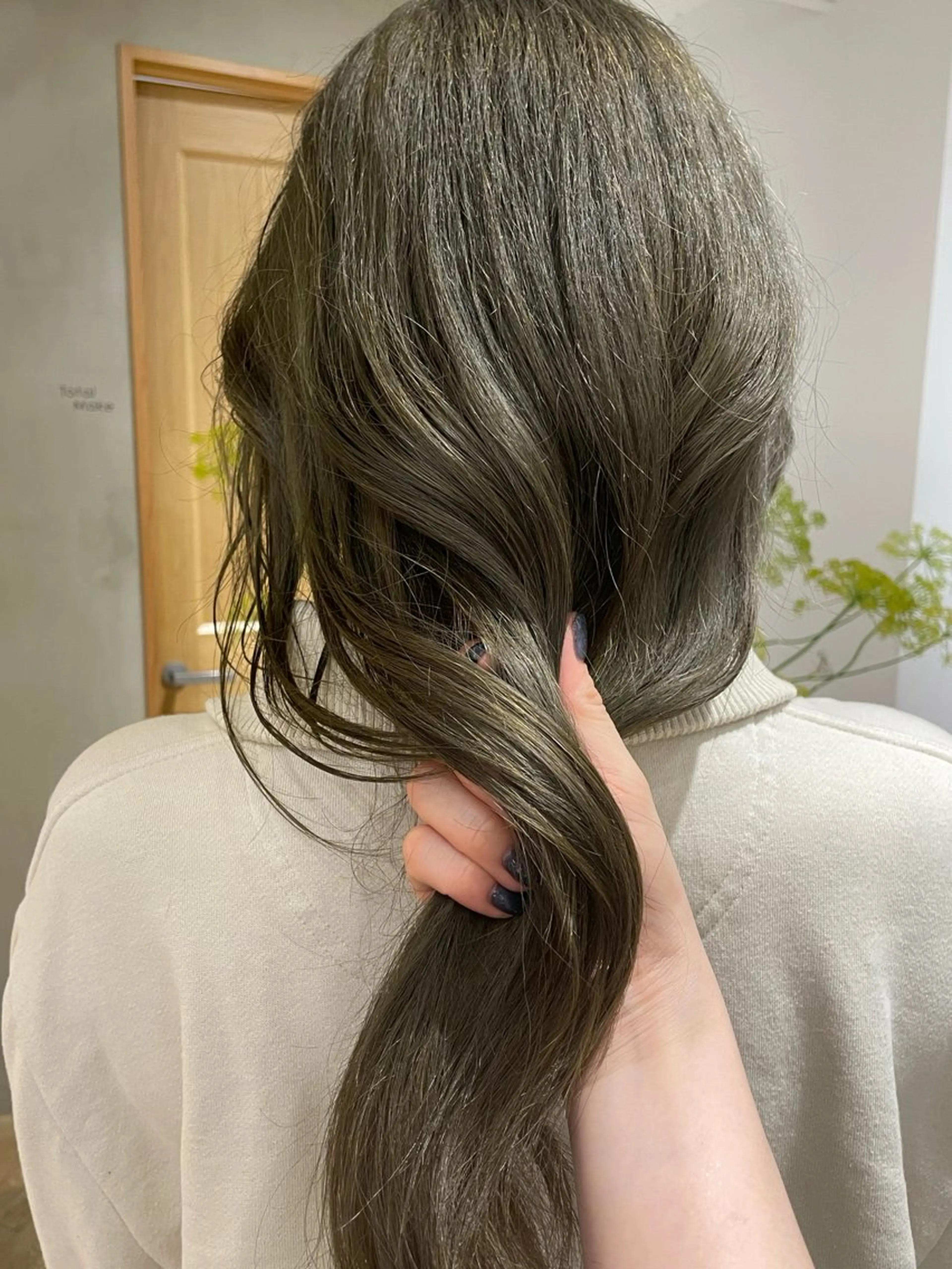 ロング カラー LOREN/ miuのヘアスタイル