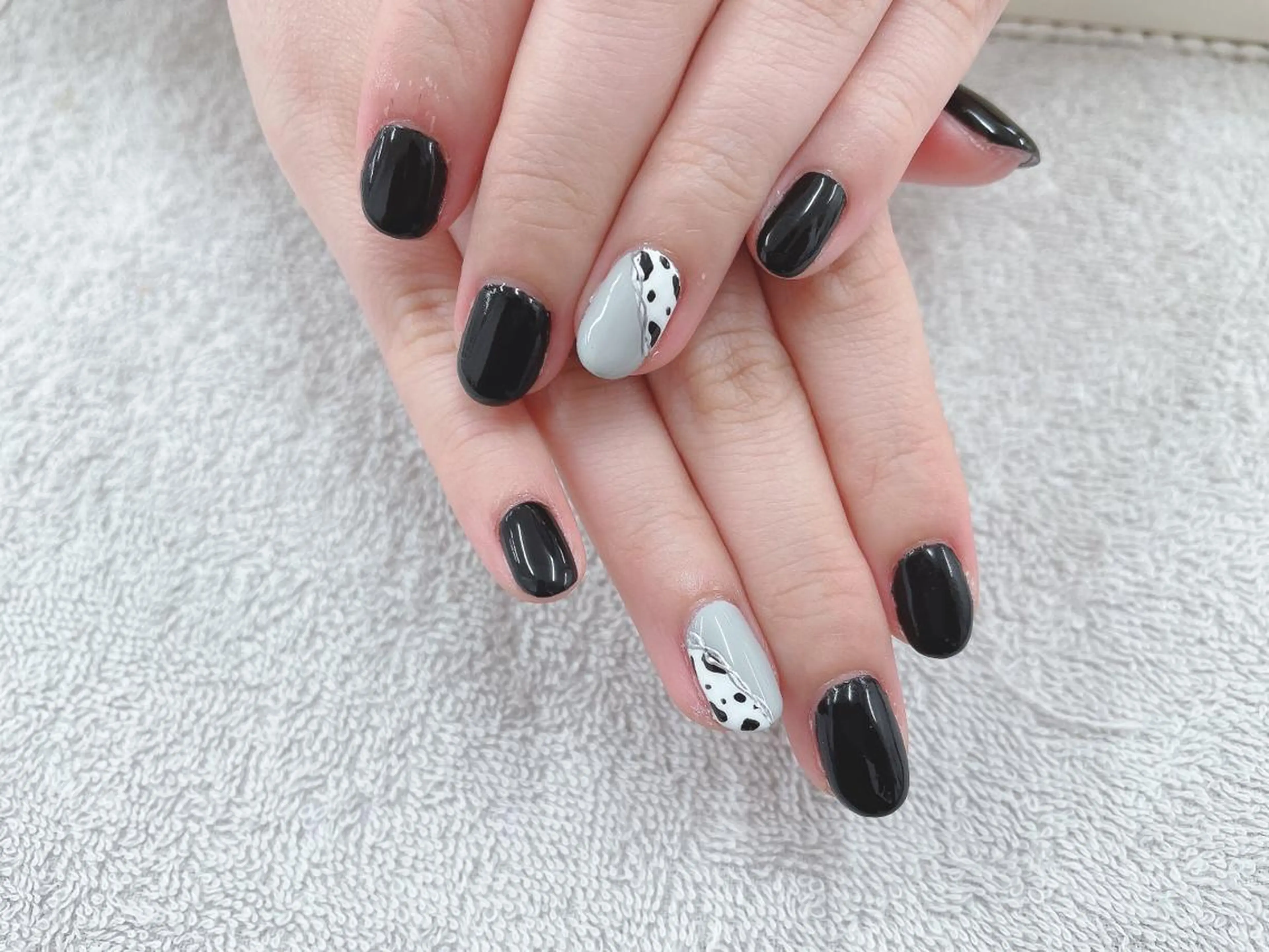 ネイル アニマル柄 アートネイル シルバー ハンドネイル Bianca SAITO🌺のネイルデザイン