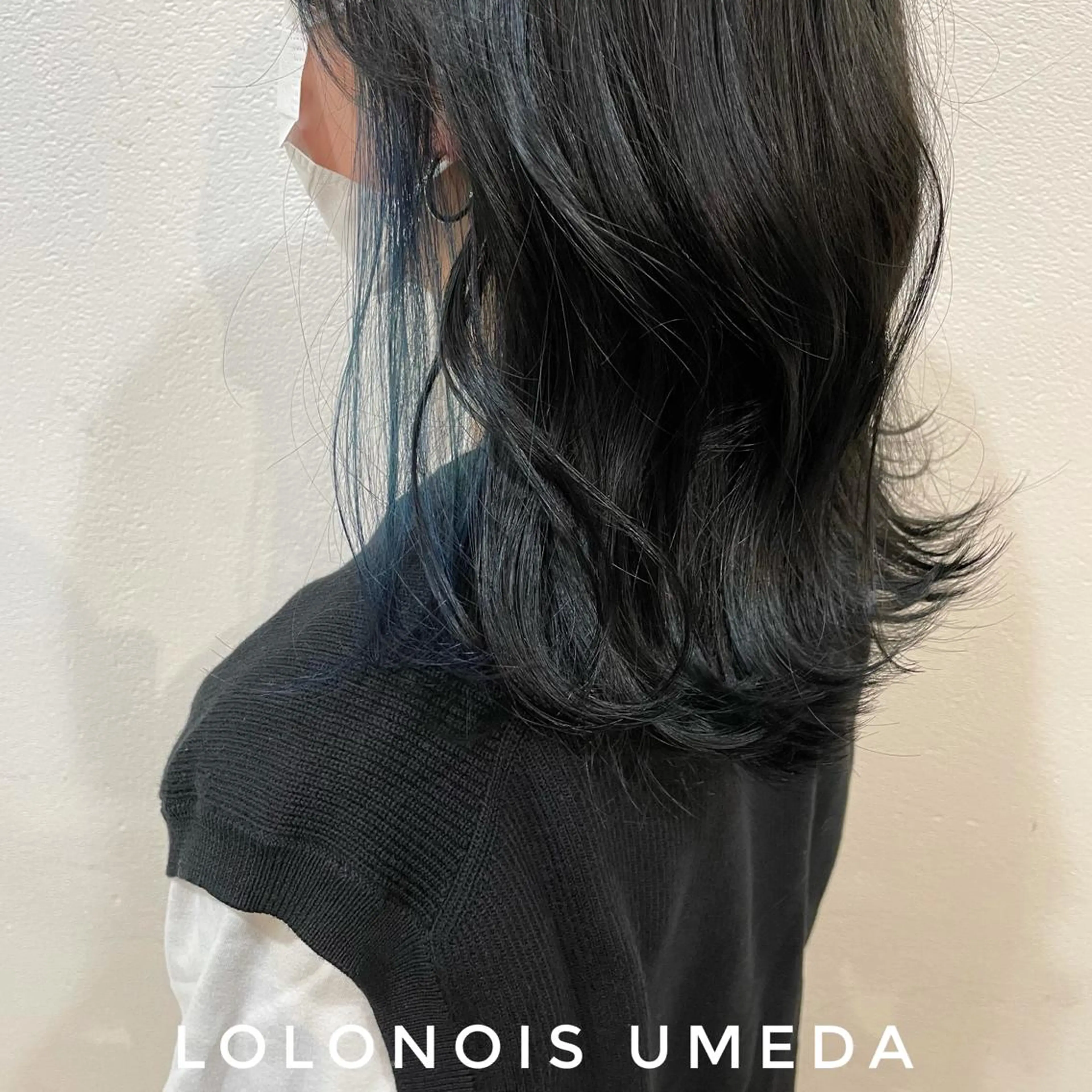 セミロング カラー 黒髪 ブリーチ ブルーカラー ブルーブラック Lolonois梅田 /Okazaki:)のヘアスタイル