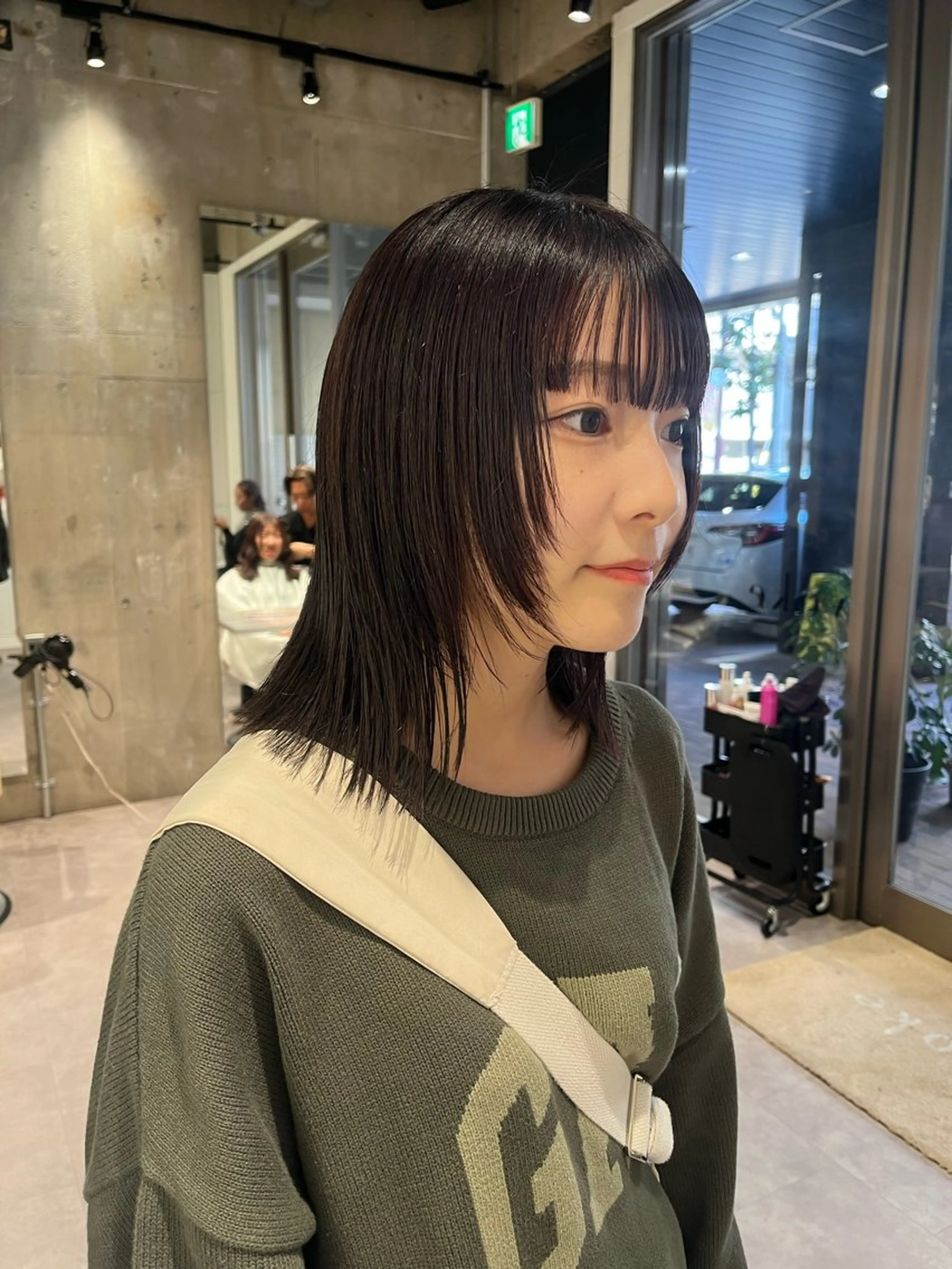ミディアム 顔まわりレイヤー 顔周りカット レイヤーカット iLi所属・iLi 《イリ》のヘアスタイル