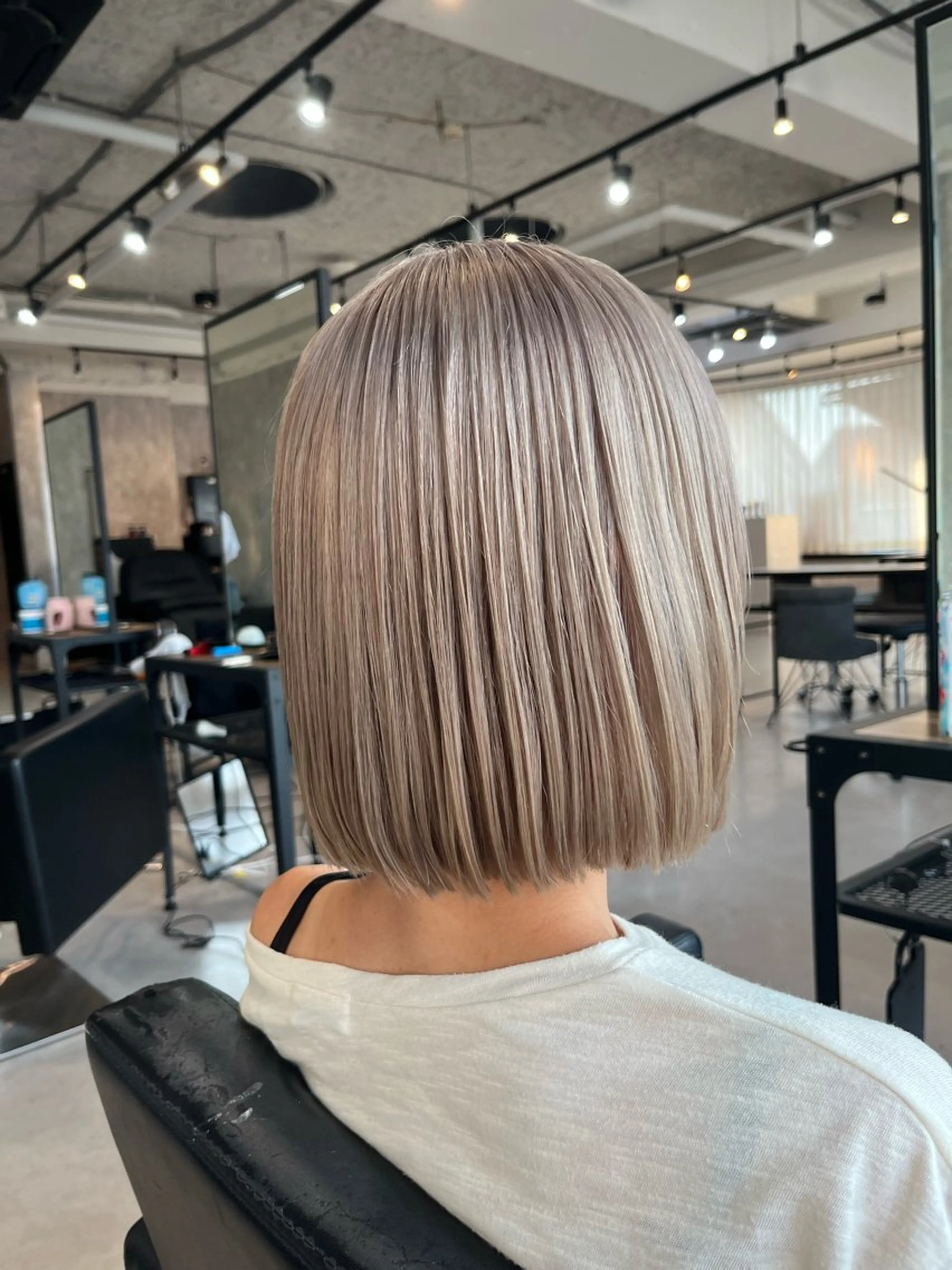 ショート カラー ヘアカラー TIDE HAIR 高槻店所属・TIDEHAIR. IKUのヘアスタイル