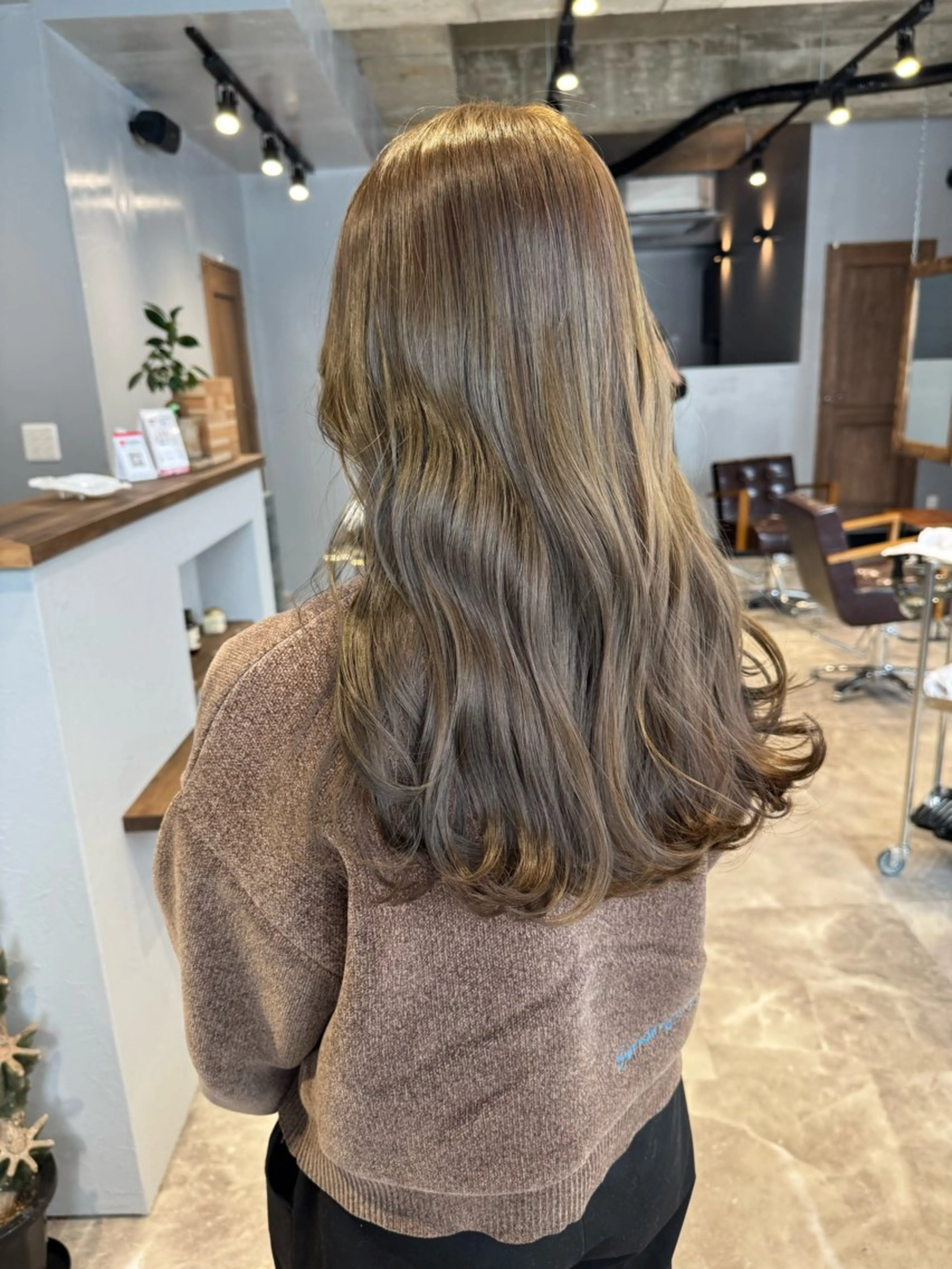 ロング カラー ブリーチ 透明感カラー イルミナカラー ブリーチなしカラー カット ヘアカラー 画 kirikaのヘアスタイル