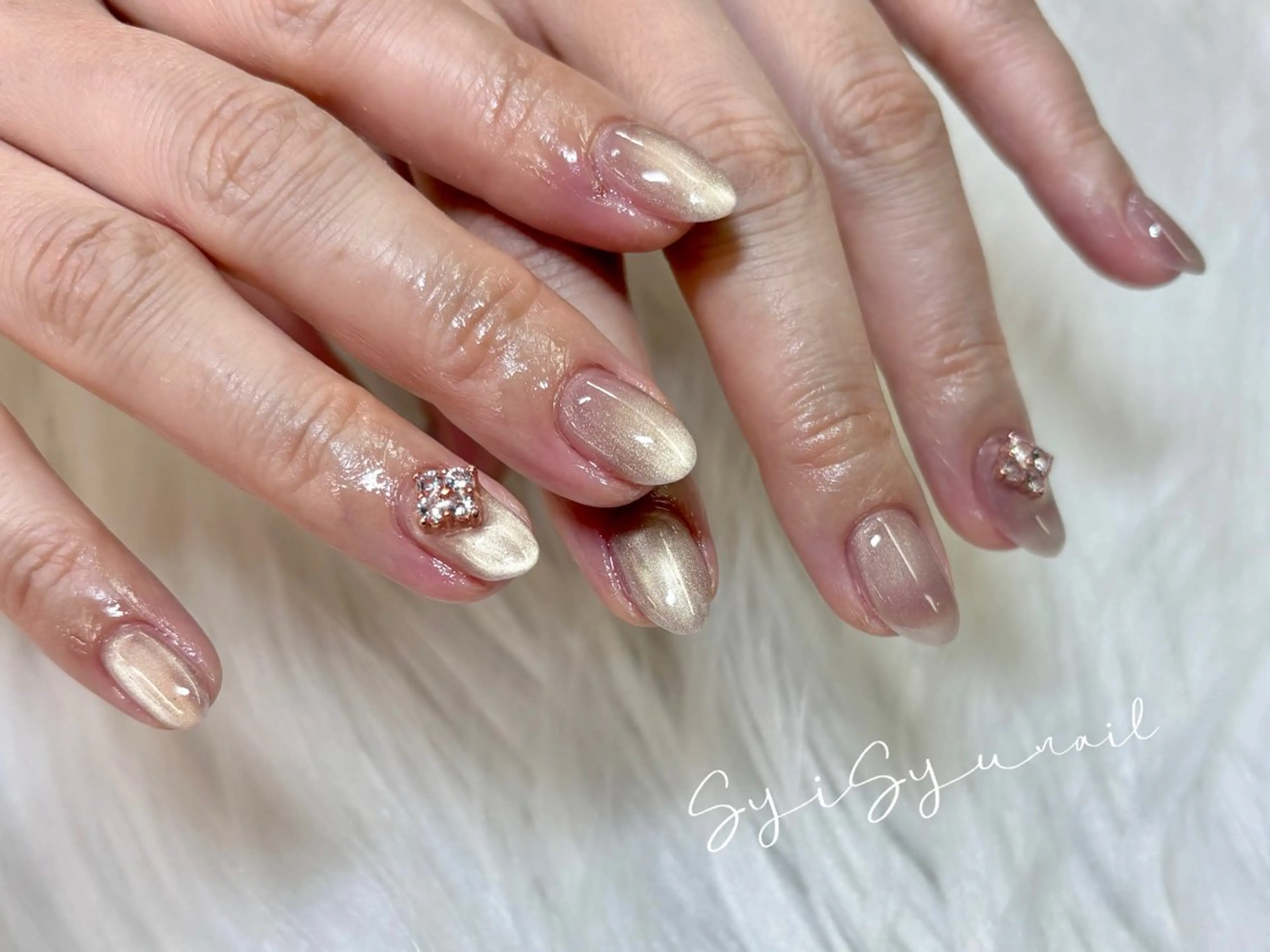 ミディアム ハンドネイル SyiSyu なんば本店のネイルデザイン