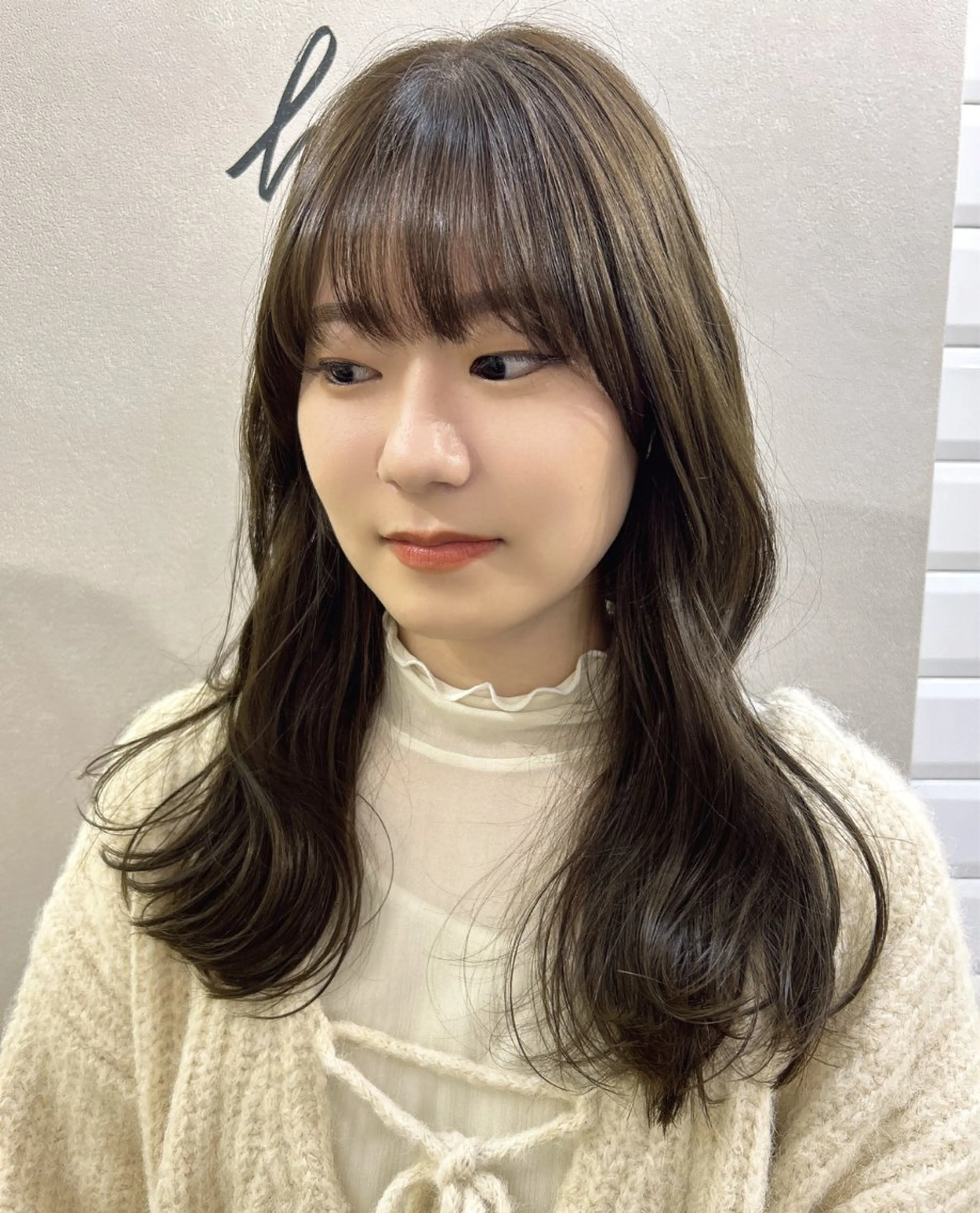 ロング カラー ベージュカラー ブリーチ ブリーチなしカラー オリーブベージュ カット ヘアカラー トリートメント hubhair レイヤー/透明感のヘアスタイル