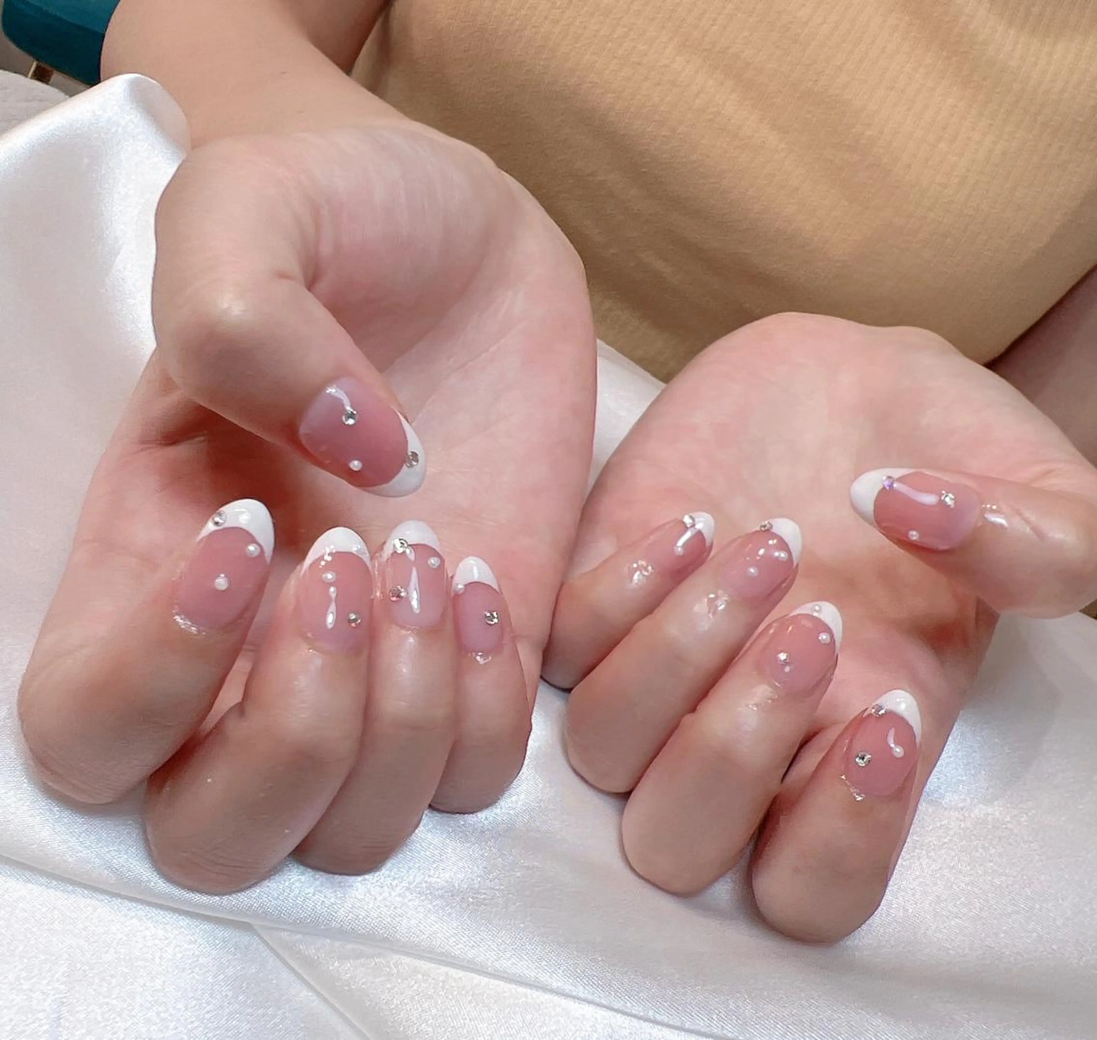ネイル フレンチネイル シンプルネイル ハンドネイル bijou nails所属・bijou nails 蓮のネイルデザイン