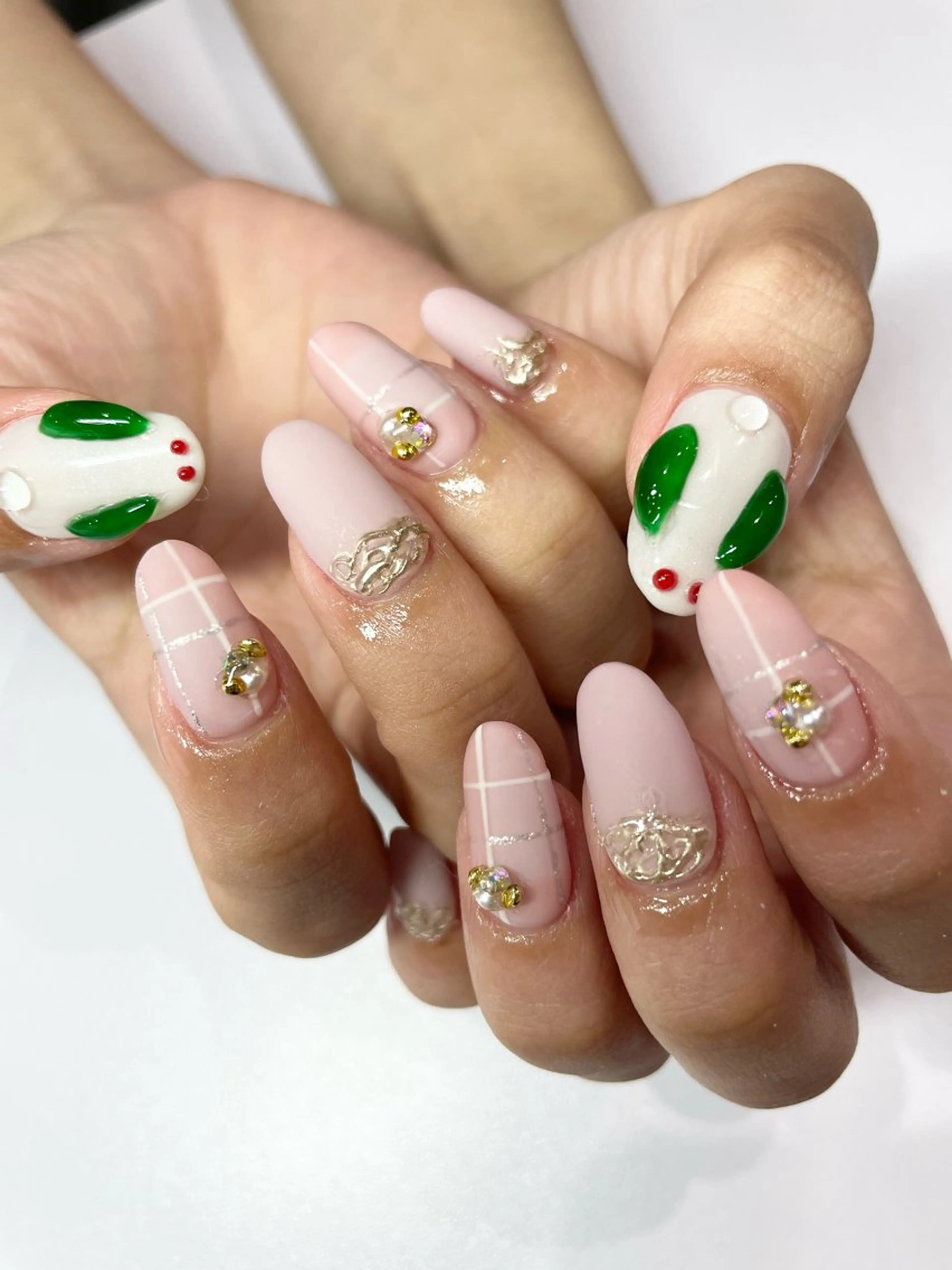 セミロング ハンドネイル -Rien- プライベートサロンのネイルデザイン