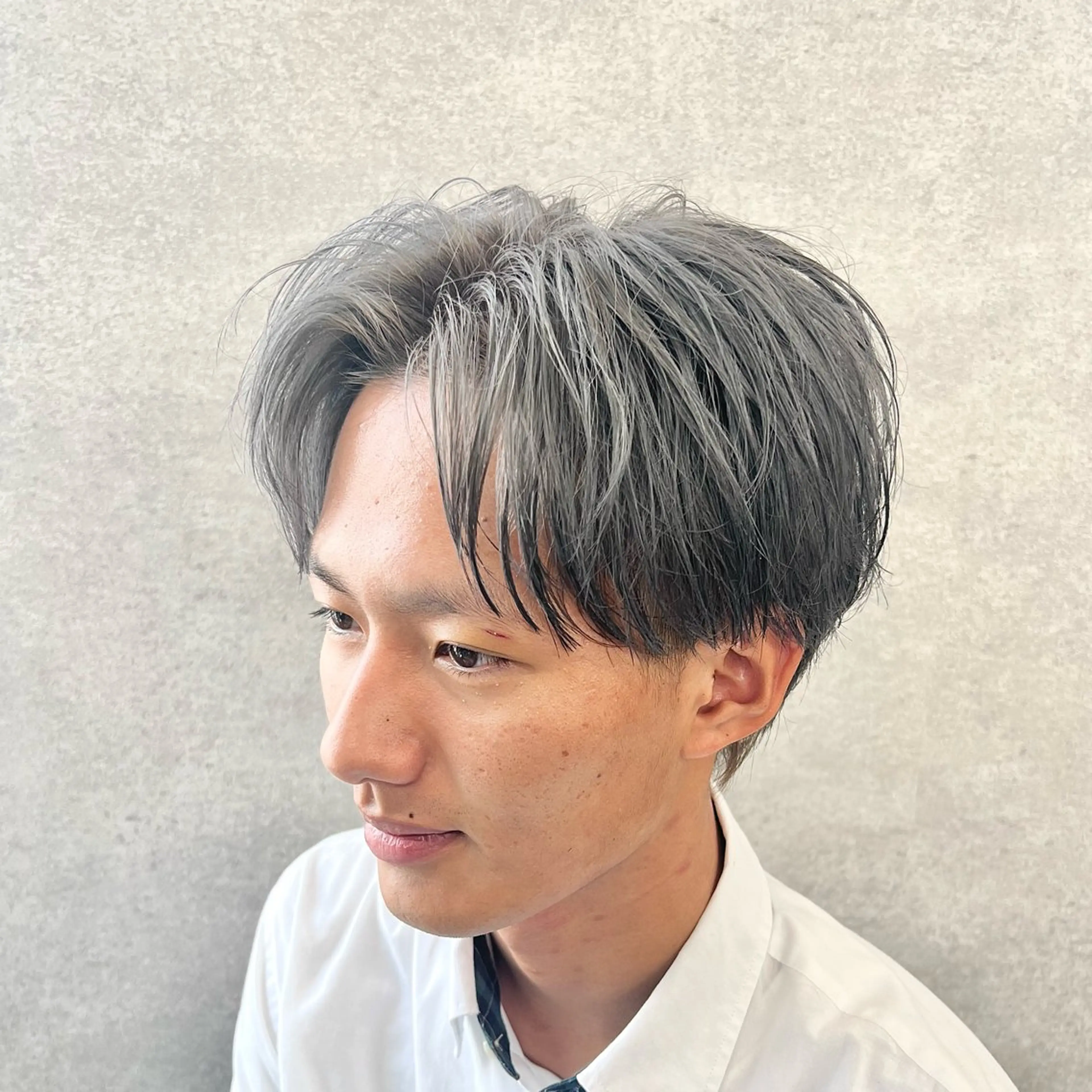 カラー メンズ メンズブリーチ ベージュカラー ブリーチ デザインカラー ミルクティーベージュ punel nayu🌻のヘアスタイル