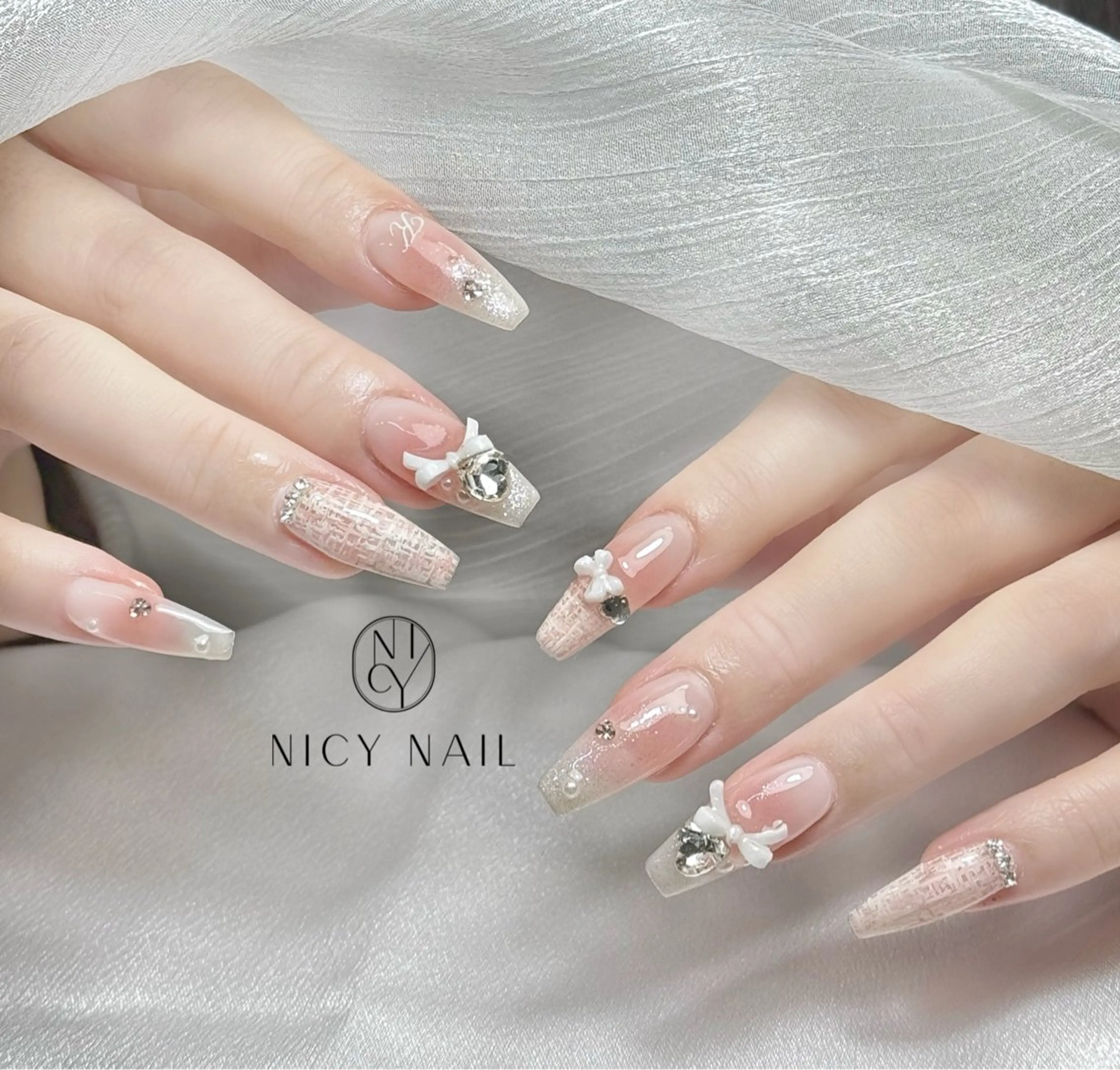 ネイル アートネイル オーロラネイル ブルー チークネイル フットネイル ハンドネイル NICY NAIL所属・NICY NAIL 池袋のネイルデザイン