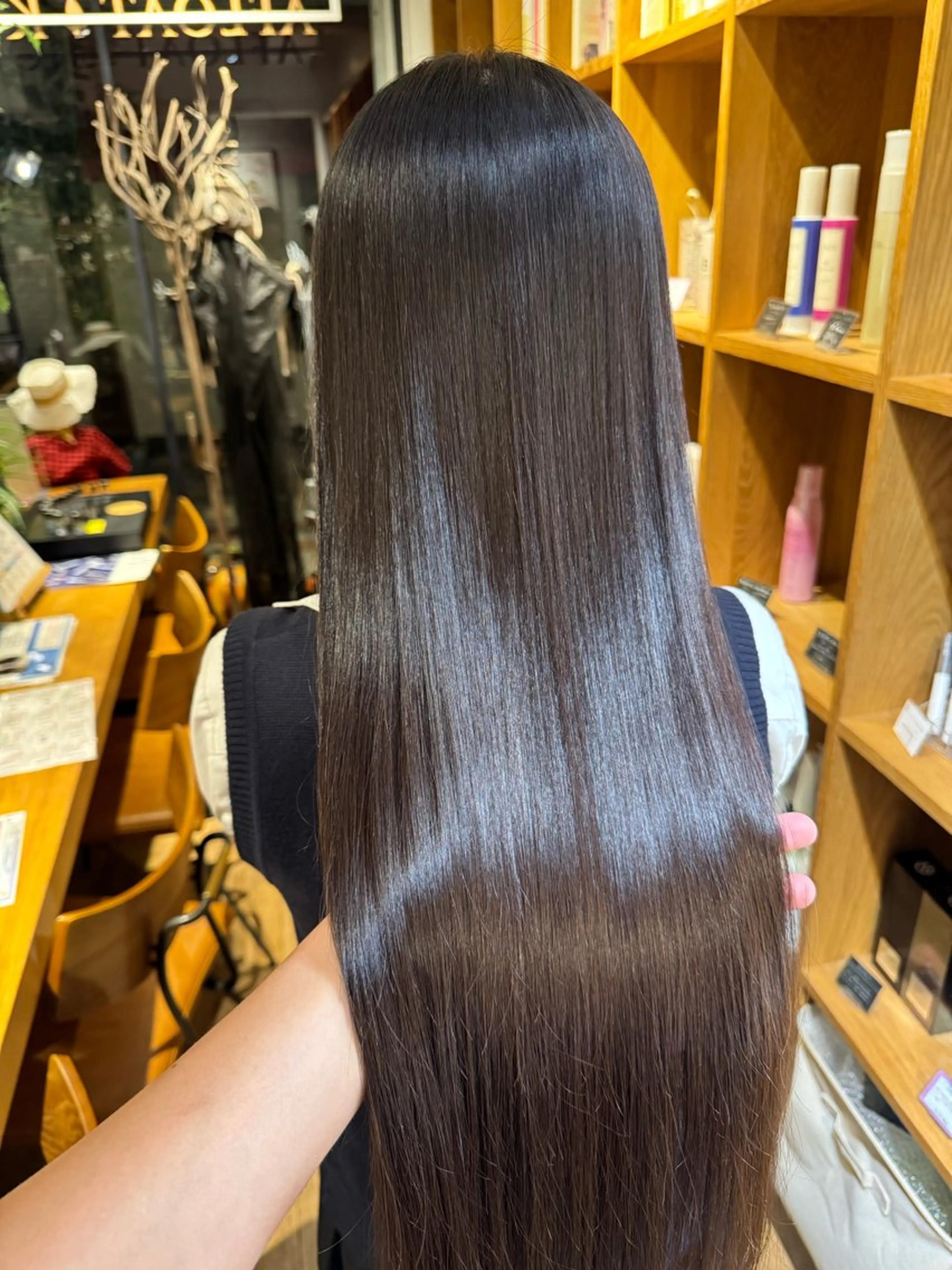 セミロング カット 縮毛矯正 トリートメント afloatkobe所属・美髪/髪質改善 川口凌弥のヘアスタイル