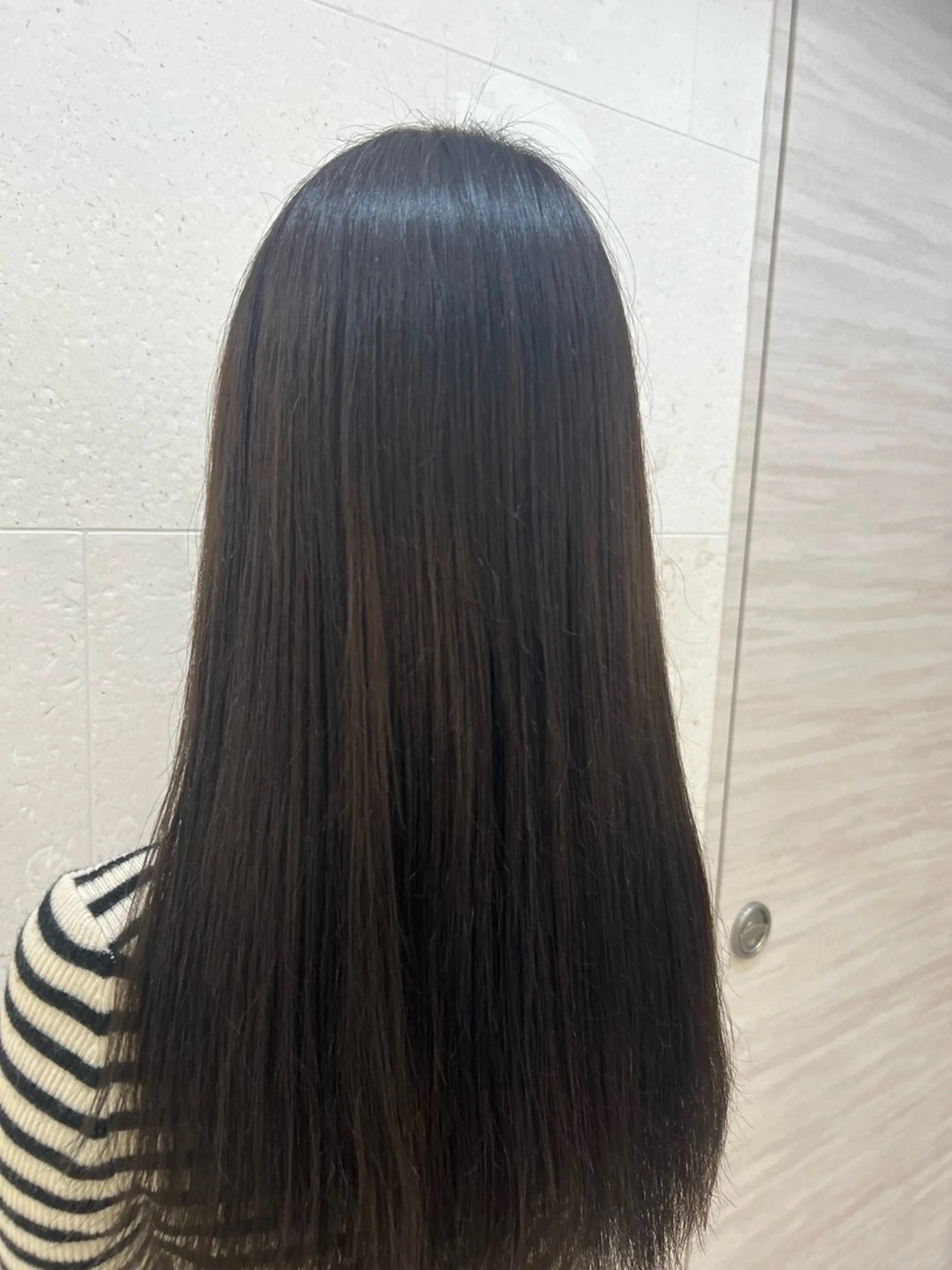 ロング カラー オリーブカラー ヘアカラー 鈴木 愛華のヘアスタイル