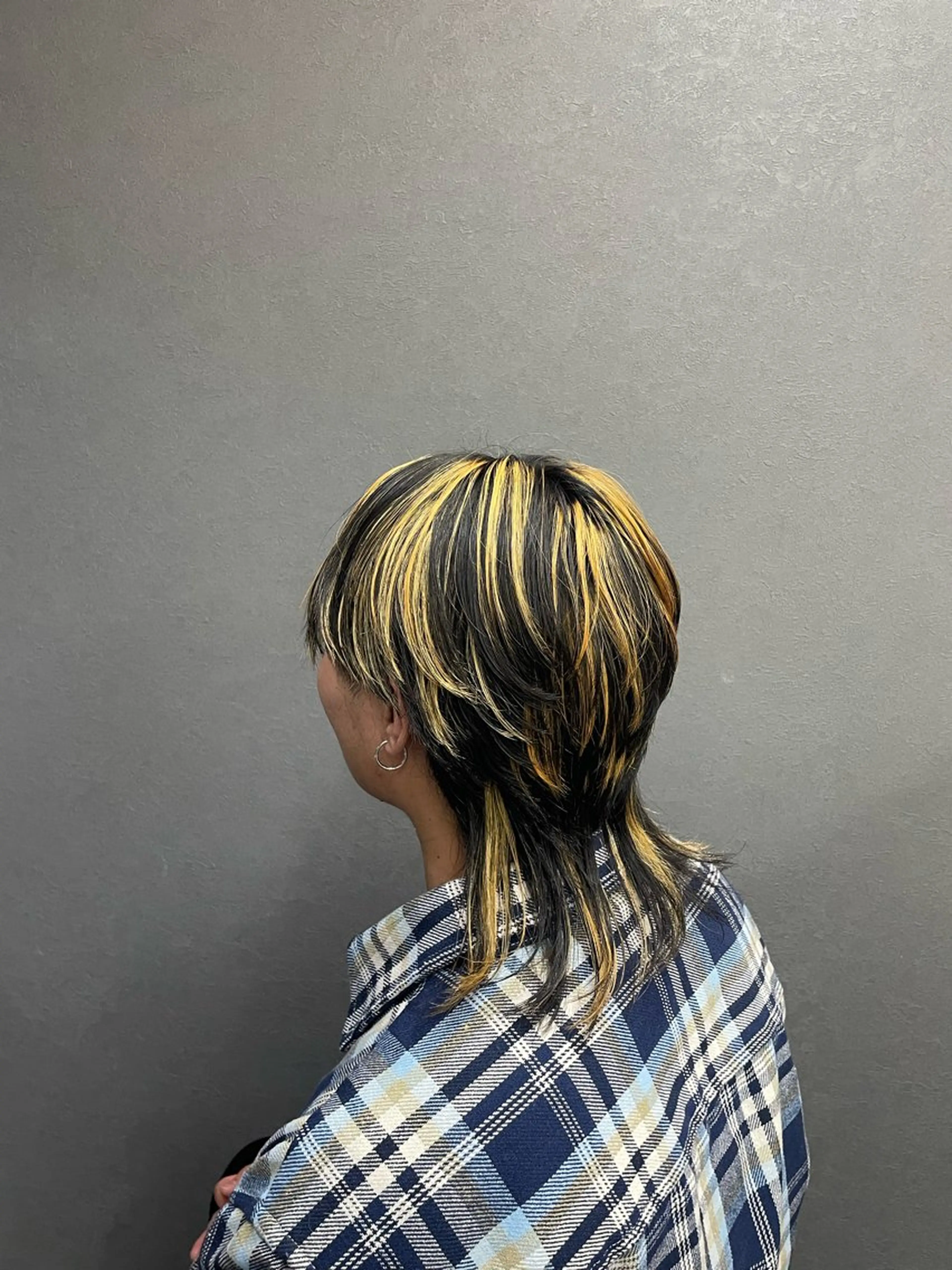 ミディアム ウルフカット カット 手塚 由佳のヘアスタイル