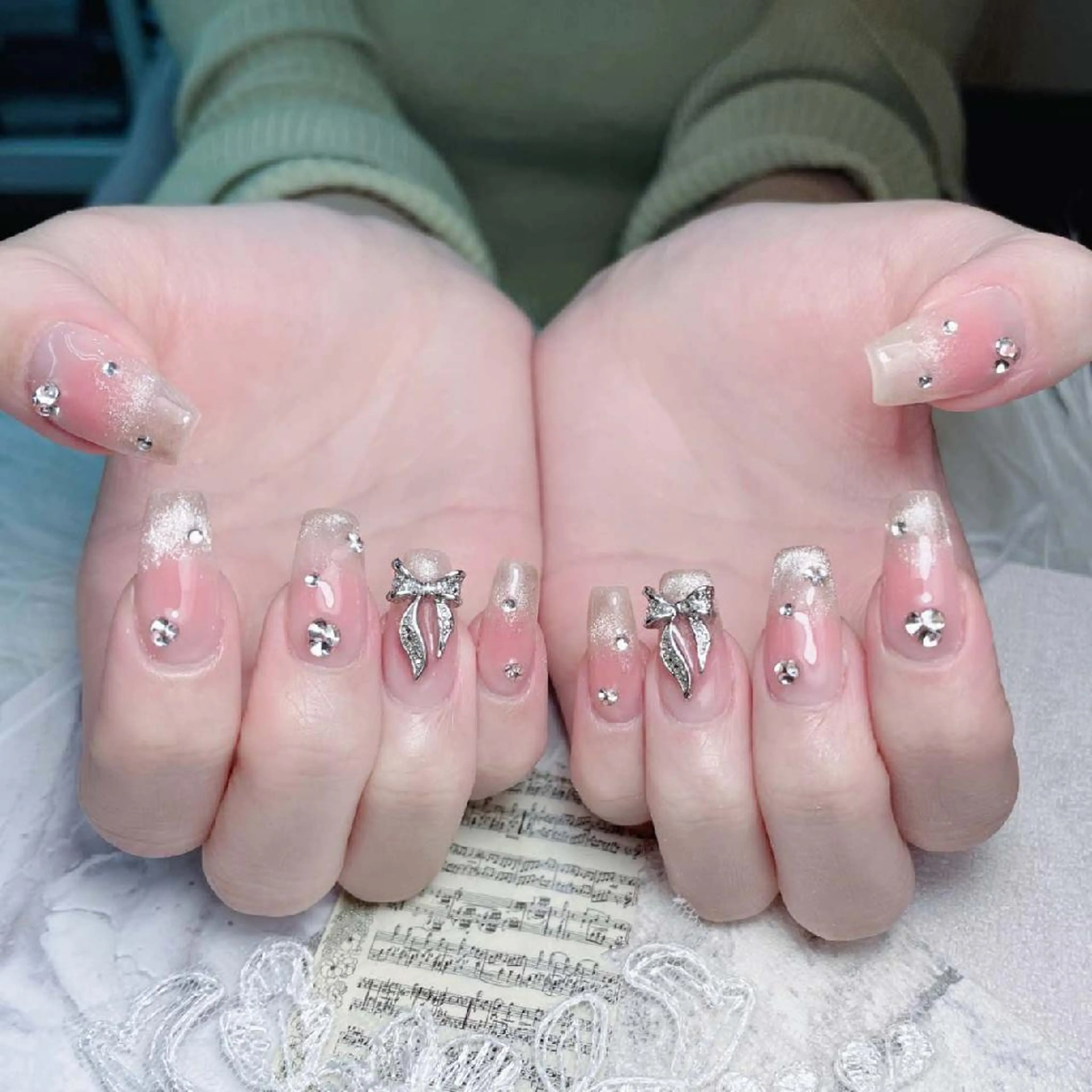 ネイル アートネイル ブルー ロングネイル ニュアンスネイル スカルプネイル MELODY BEAUTY SALON所属・Melody  スカルプ専門店のネイルデザイン