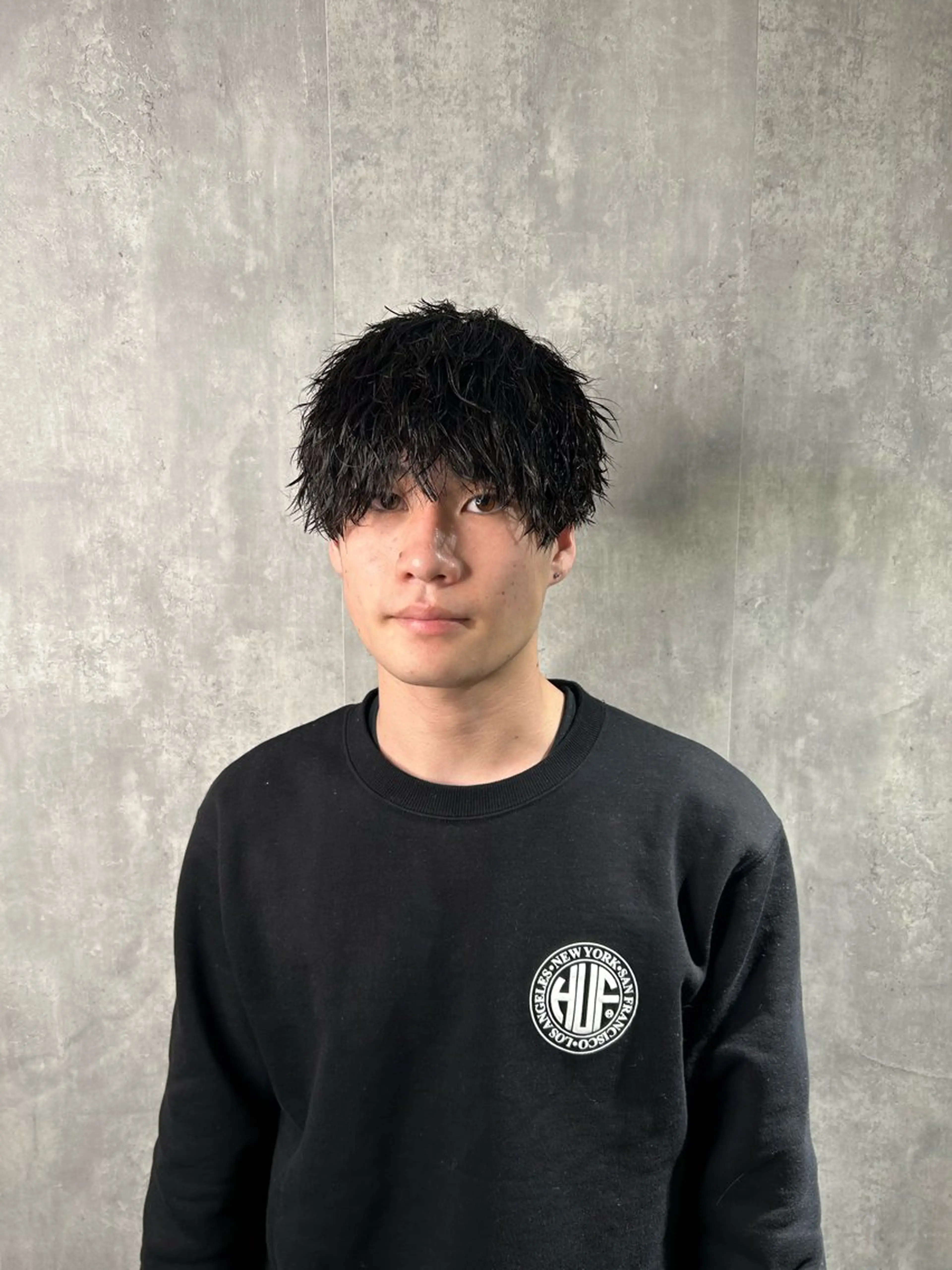 ショート パーマ メンズ センターパート ダウンパーマ メンズ韓国風 マッシュ メンズパーマ フェザーパーマ癖毛 曲がる縮毛矯正森岡のヘアスタイル