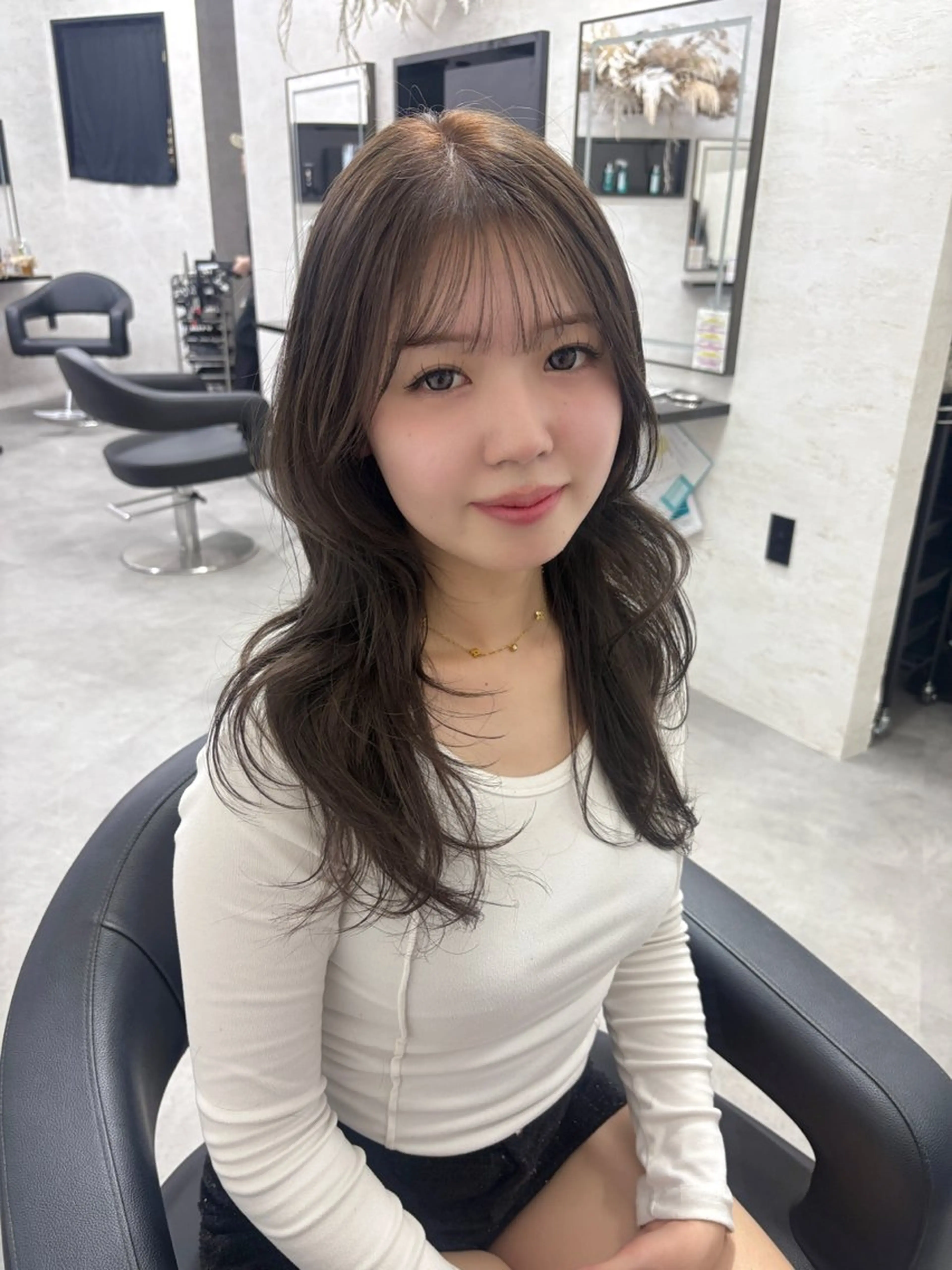 ロング レイヤーカット カット ヘアカラー トリートメント ブリーチなしカラー レイヤーカットのヘアスタイル