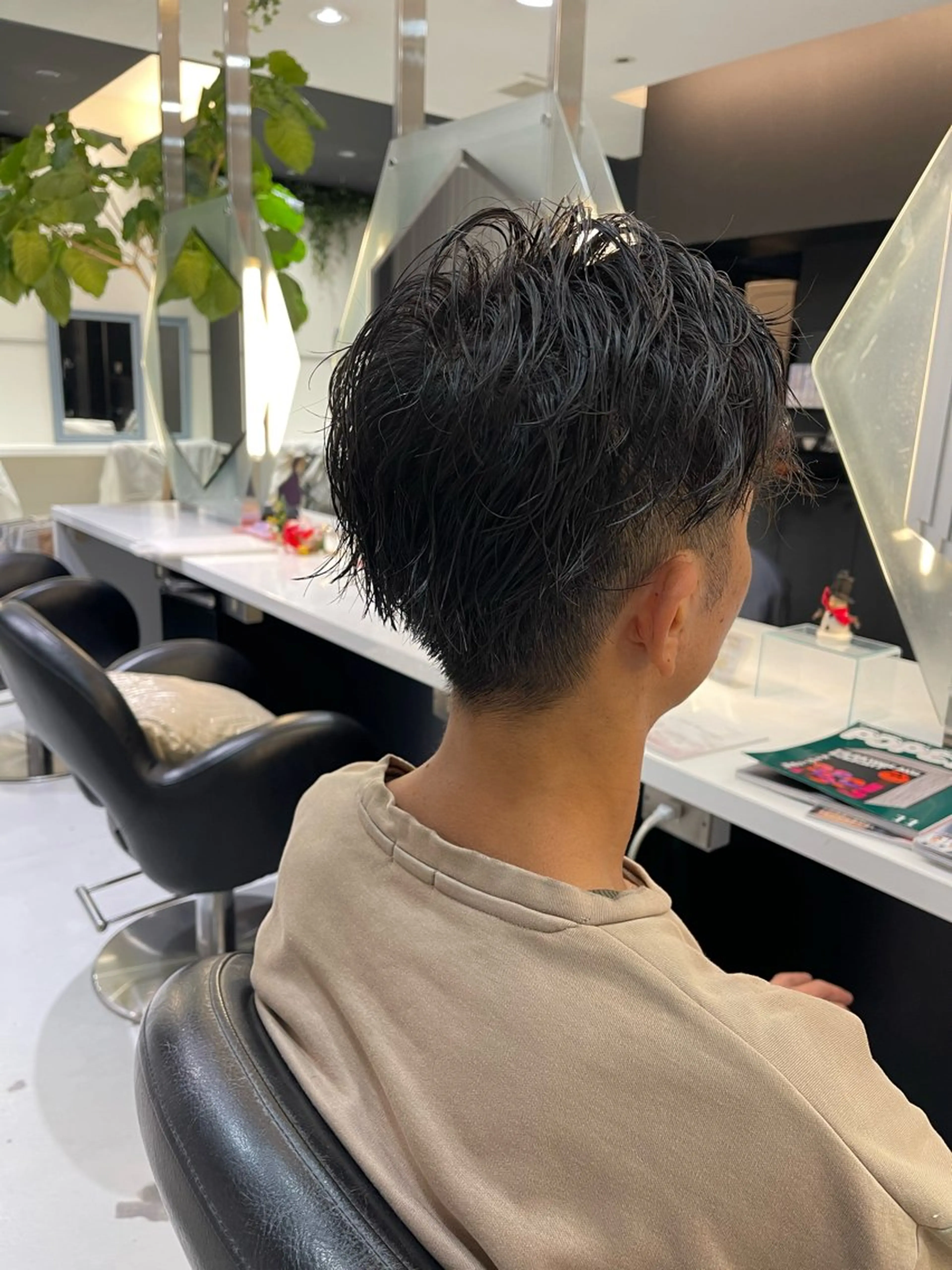 パーマ メンズ メンズパーマ ツイストスパイラルパーマ スパイラルパーマ 超透明感カラー🦋韓 国羽エクステ🪽🫧のヘアスタイル